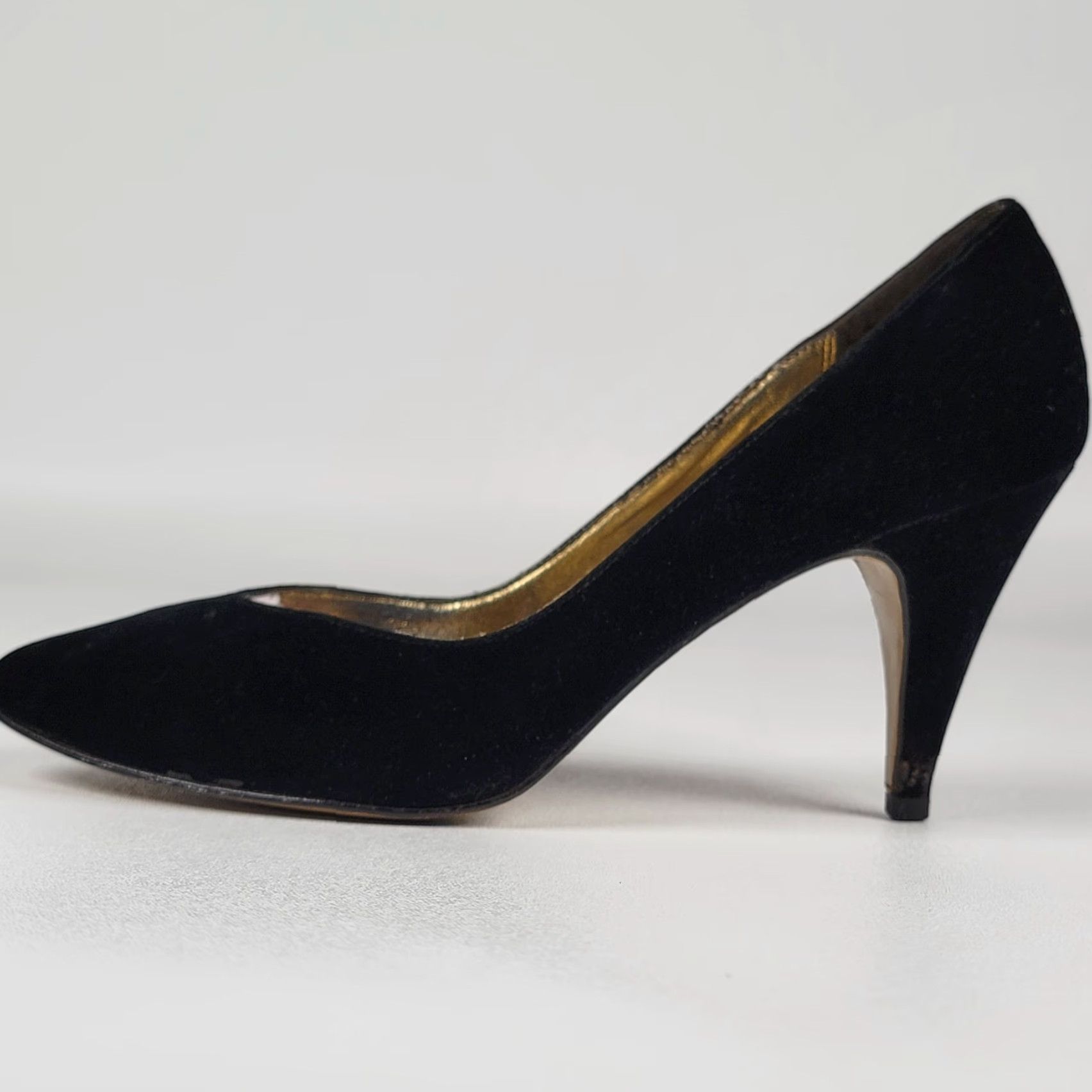 Vintage Nina Kitten Heels Black Velvet Women's Size 7 M Shoes Dressy Vintage Pump Pointed Toe Slip On Leather Modern 90s Wedding Size M / US 6-8 / IT 42-44 - 7 Thumbnail