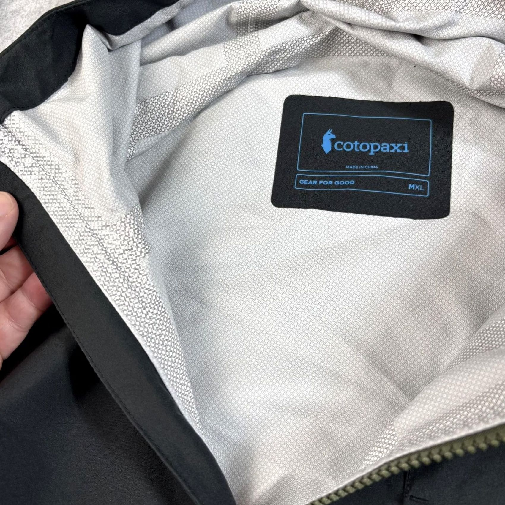 Cotopaxi Cotopaxi Jacket Mens XL Black Hooded Full Zip Windbreaker Outdoors Hiking Logo Size US XL / EU 56 / 4 - 3 Thumbnail