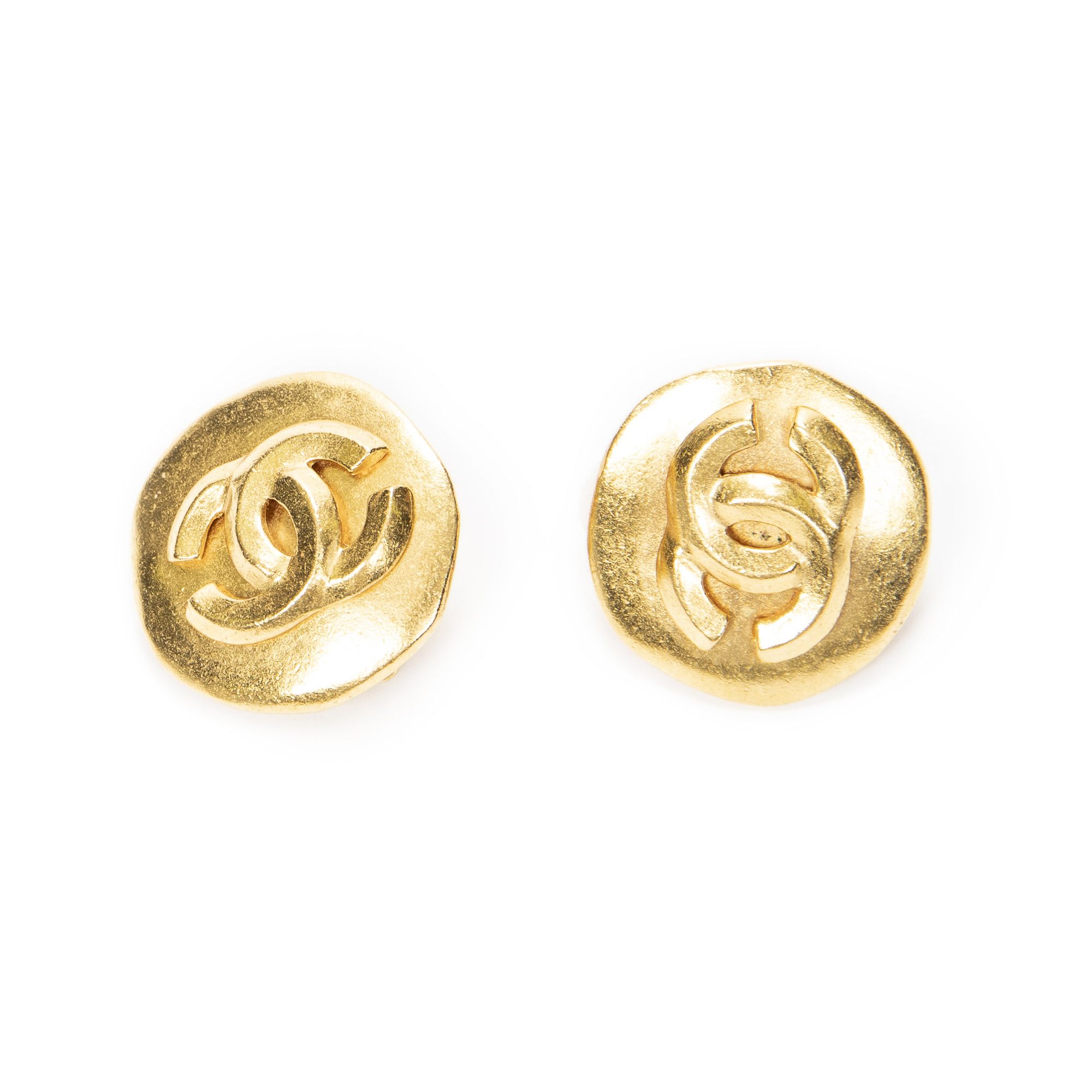 Chanel CC Round Clip On Earrings Size ONE SIZE - 1 Thumbnail
