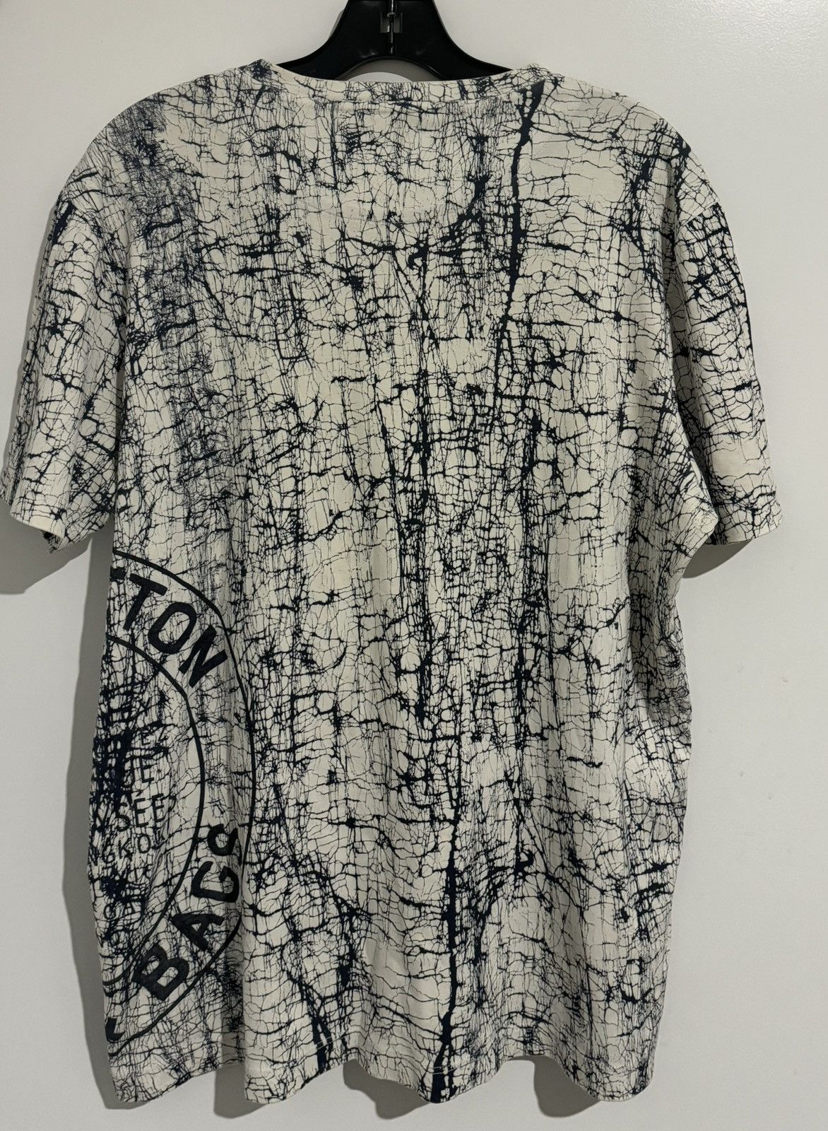 Louis Vuitton Louis Vuitton White Cracked Print Jersey T-Shirt Size US L / EU 52-54 / 3 - 5 Thumbnail