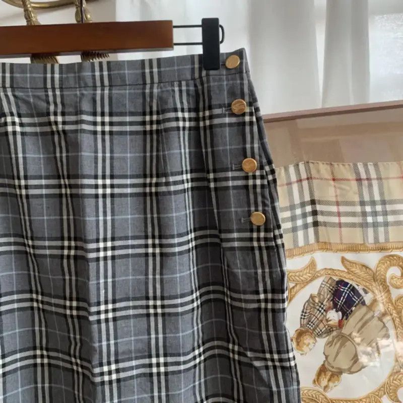 Burberry Burberry Grey Wool Midi Skirt for Women Size 24" / US 00 / IT 34 - 1 Thumbnail
