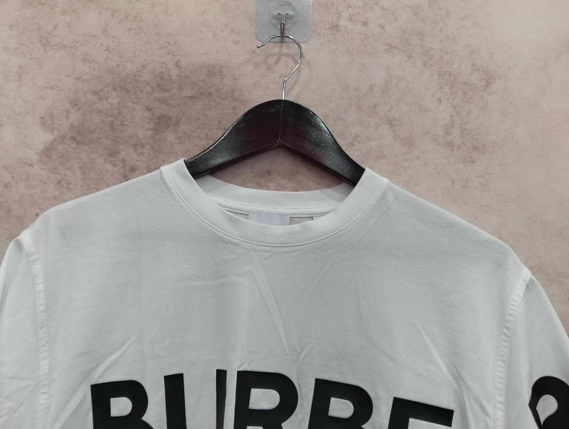 Burberry Burberry White Letter Print Crewneck T-shirt XS Size XS / US 0-2 / IT 36-38 - 3 Thumbnail
