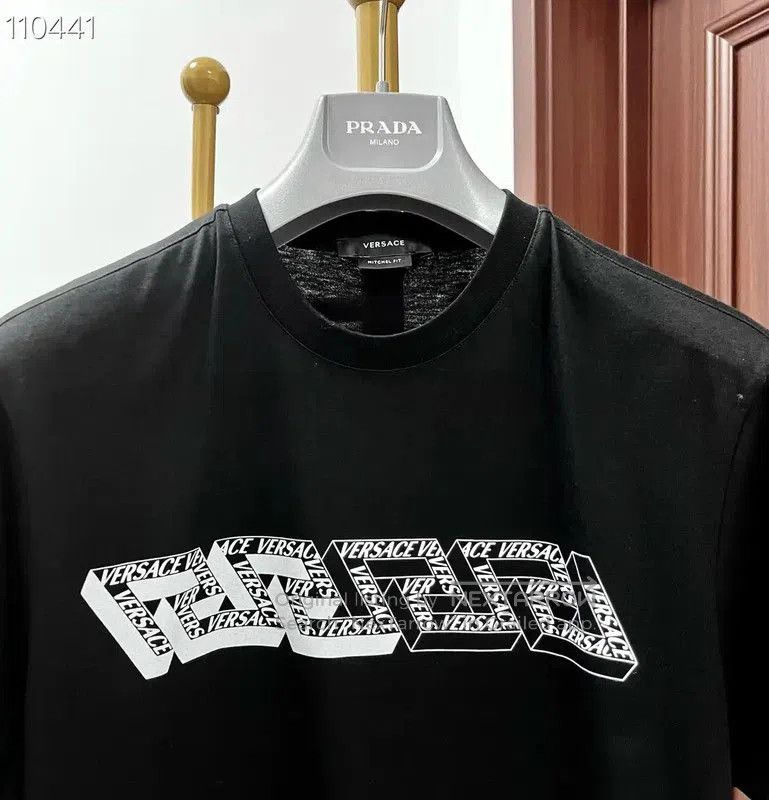 Versace Versace Black Men's T-Shirt with Graphic Logo . Size US XS / EU 42 / 0 - 3 Thumbnail