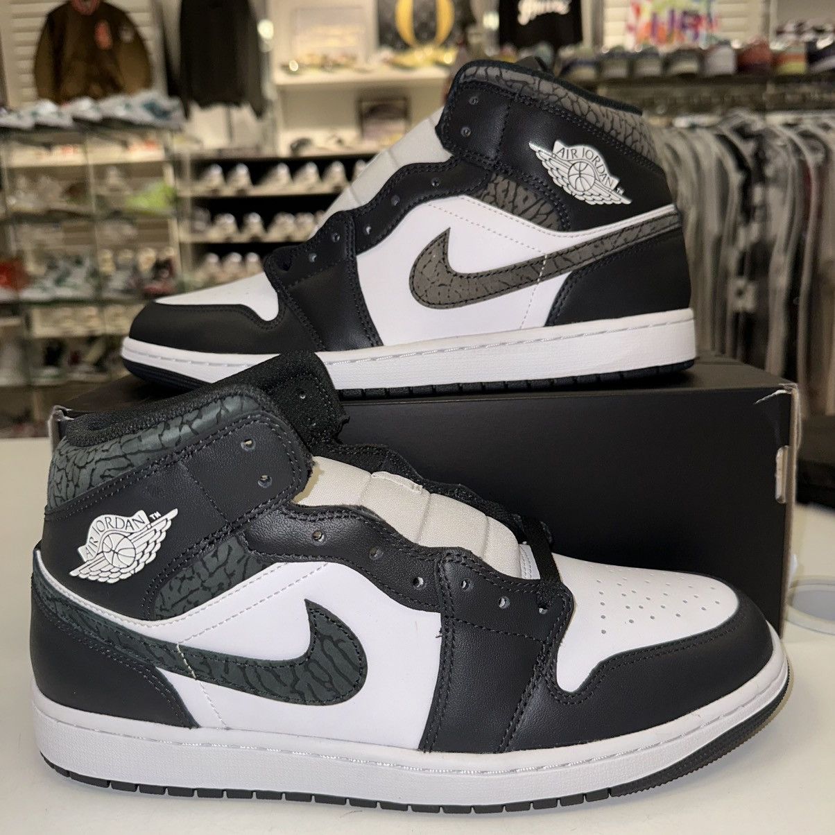 Jordan Brand × Nike Size 11 - Nike Air Jordan 1 Mid SE Off Noir Black White Size US 11 / EU 44 - 1 Thumbnail