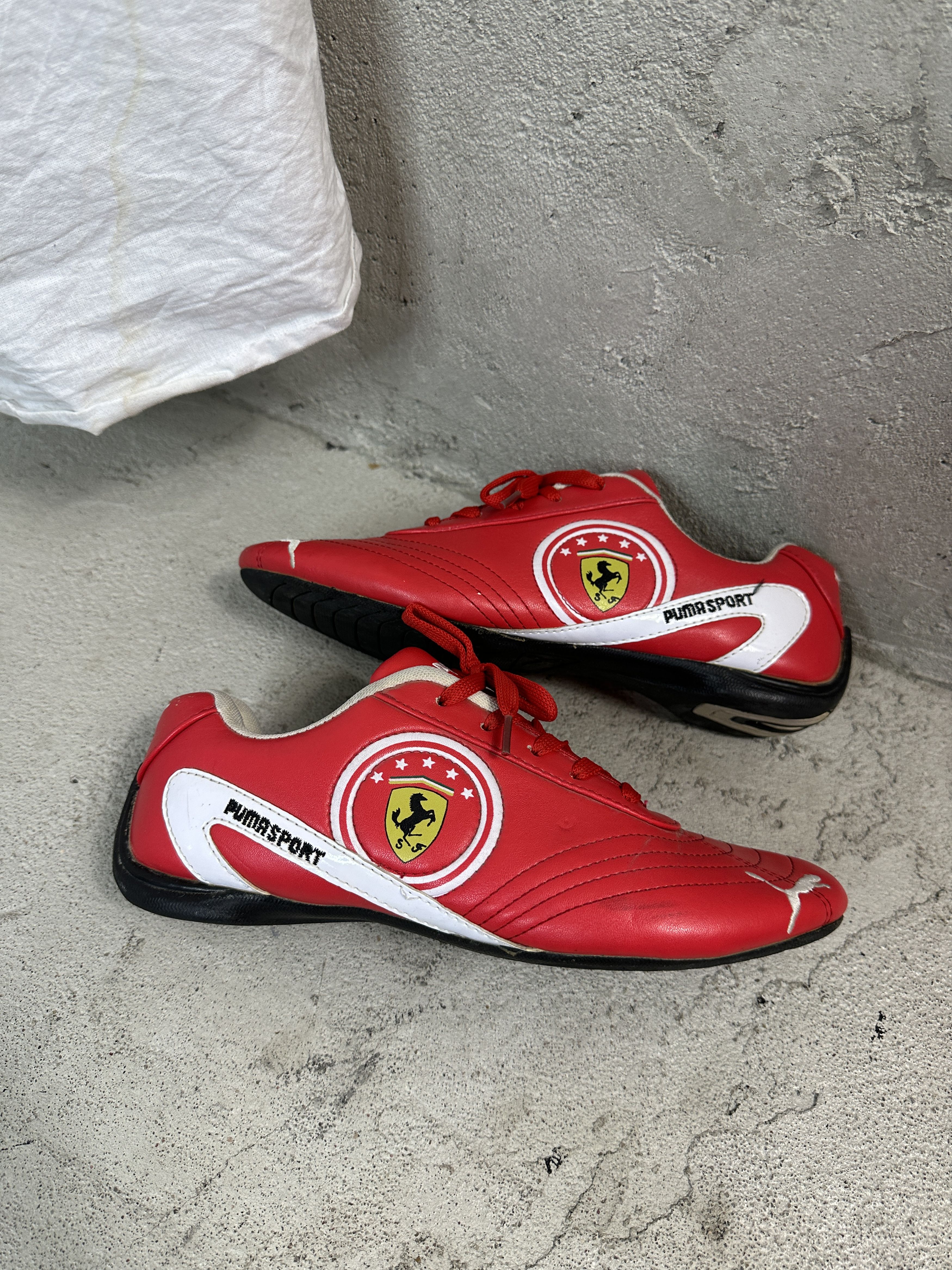 Vintage Puma Ferrari Y2K Sneakers