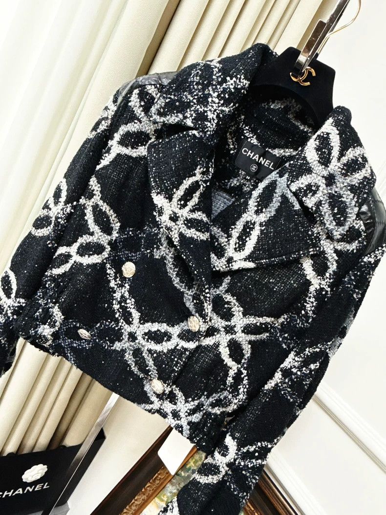 Chanel Chanel 19 beaded embroidered lapel mixed-color clover patt Size XS / US 0-2 / IT 36-38 - 2 Thumbnail