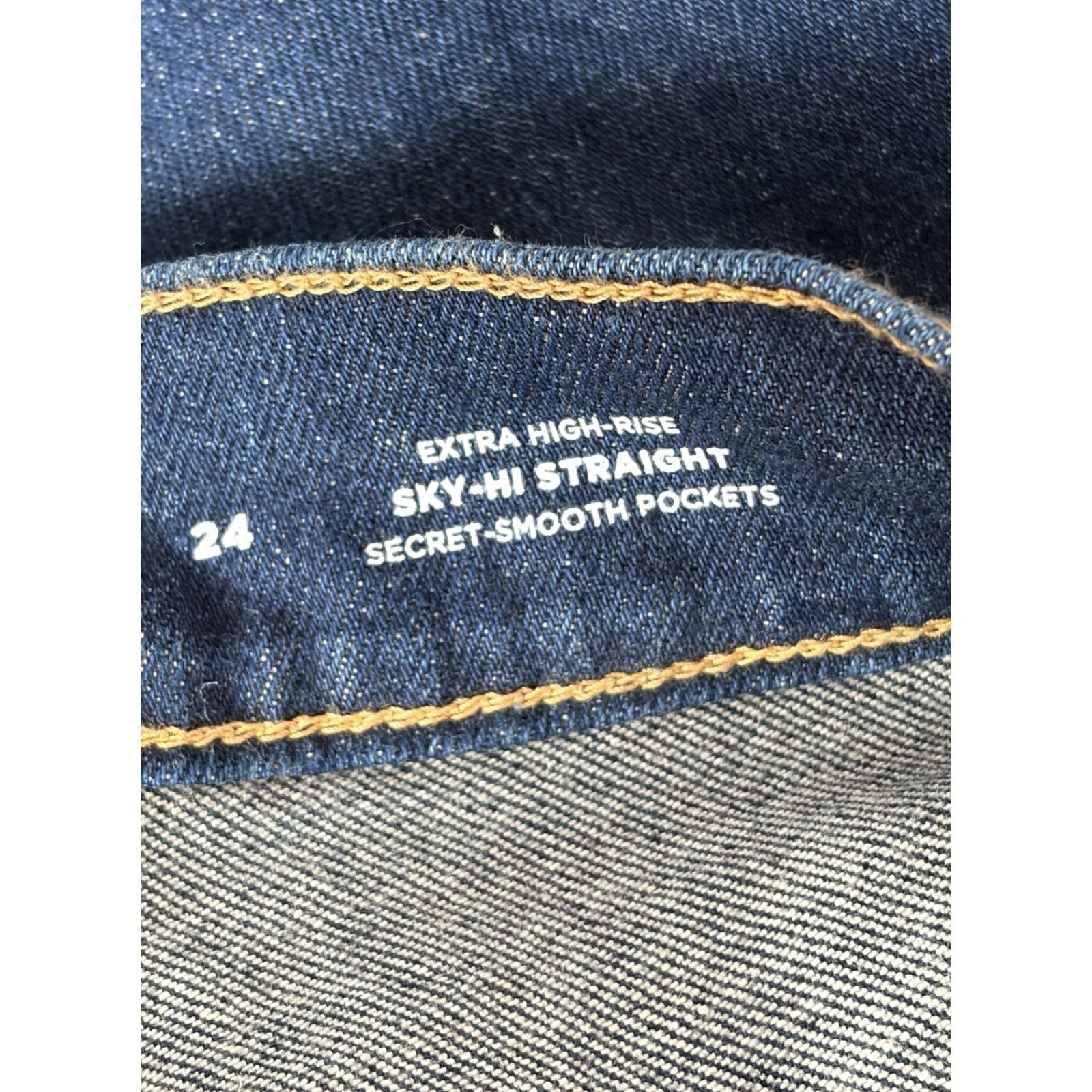 Old Navy NWT Old Navy High Rise Smoothing Pocket Button Fly Shorts 24 Womens Denim Blue 5-Pocket 90s Bohemian Cowboys Cut-Off Regular Fit Size 42" / US 20 - 7 Thumbnail