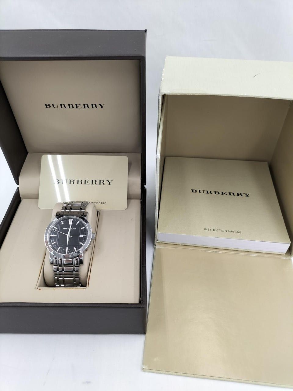 Burberry BURBERRY SILVER HERITAGE STAINLESS STEEL BLACK DIAL WATCH Size 38 - 1 Thumbnail