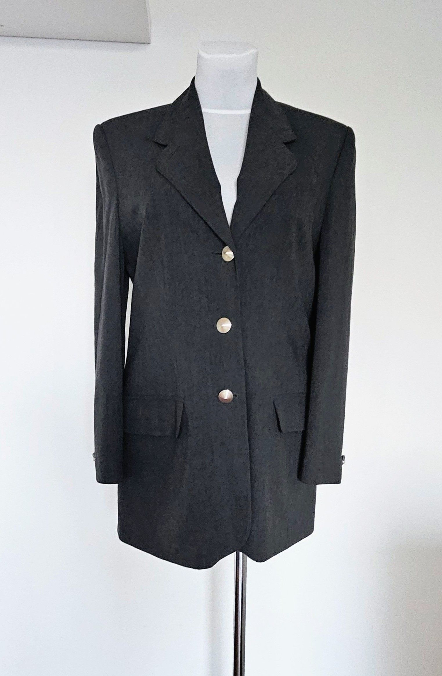 Tailored Grace – Classic Wool Blend Blazer