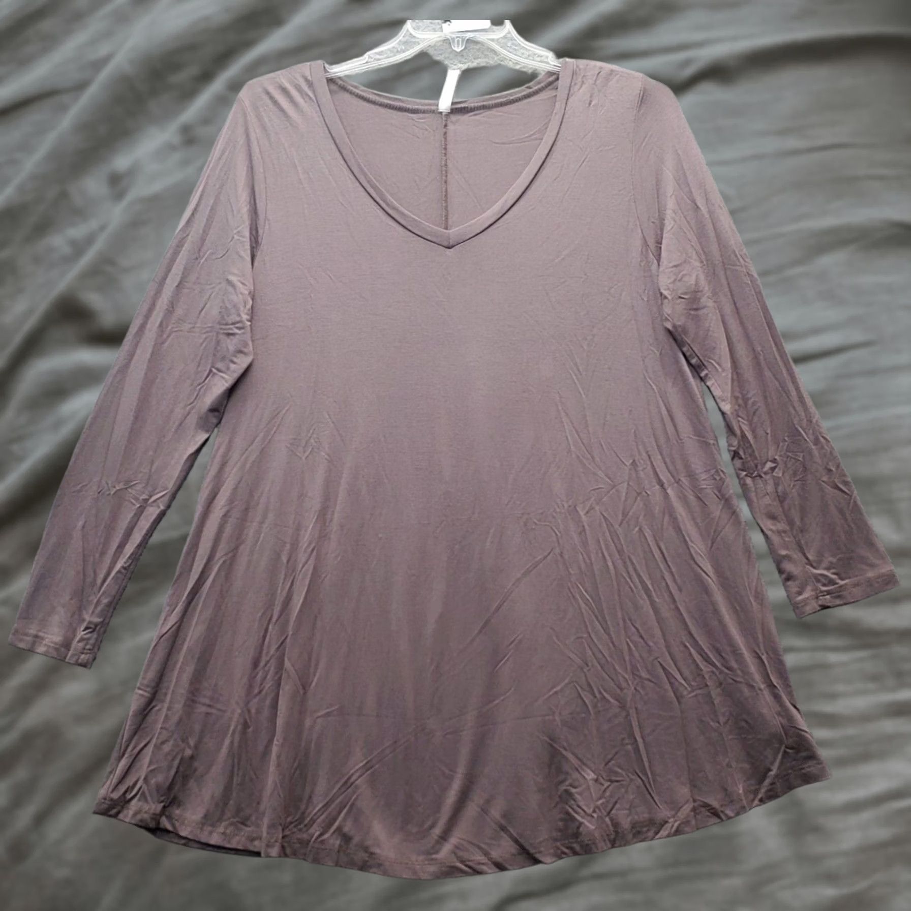 Vintage Papana Womens Size 2X Gray Rayon Stretch Tunic Top Long Sleeve V-Neck Shirt Size XXL / US 16-18 / IT 52-54 - 1 Thumbnail
