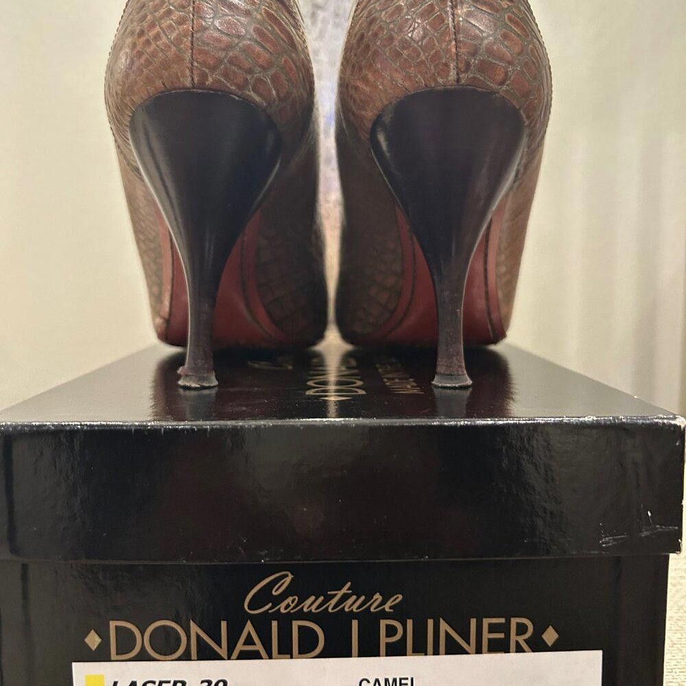 Donald Pliner Donald J Pliner Couture Alligator embossed Leather Pump Size US 9 / IT 39 - 6 Thumbnail