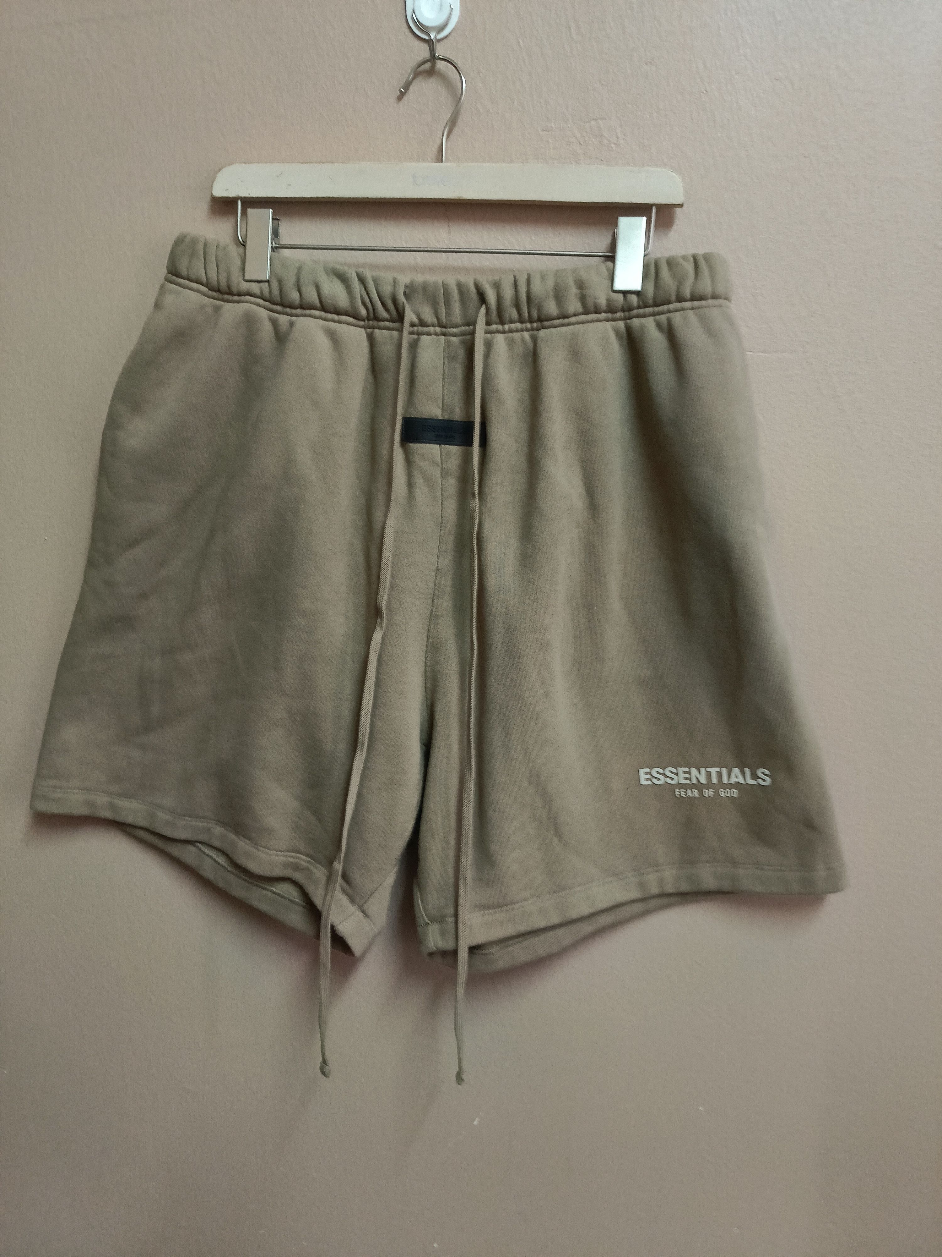 FOG × Fear of God Essential Fear of God Oak Shorts Size US 34 / EU 50 - 2 Thumbnail