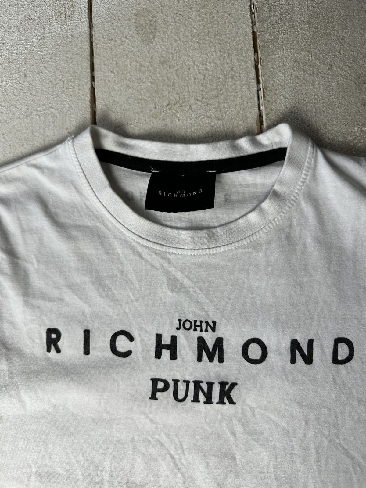 Vintage JOHN RICHMOND PUNK 🚨 LUXURY WOMEN WHITE TEE BIG LOGO Size S / US 4 / IT 40 - 7 Thumbnail