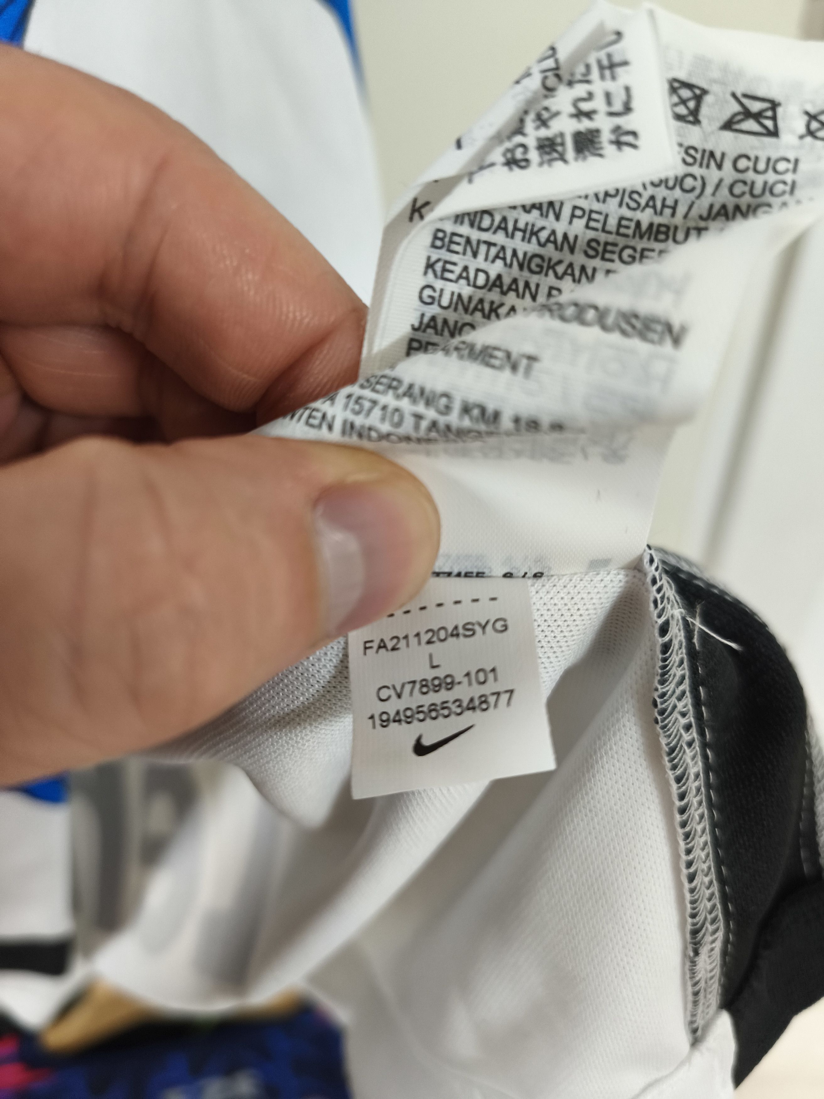 Nike Rare Inter Milan 2021/22 Away Jersey Barella BNWT Size US L / EU 52-54 / 3 - 8 Thumbnail