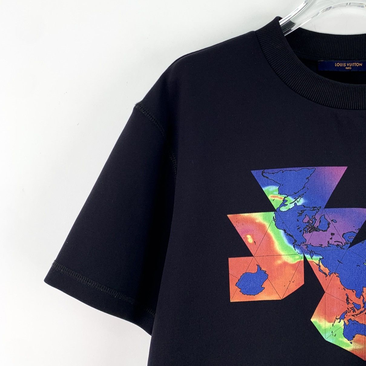 Louis Vuitton Louis Vuitton Black Floral Print Short Sleeve T-Shirt K26WX Size US L / EU 52-54 / 3 - 3 Thumbnail