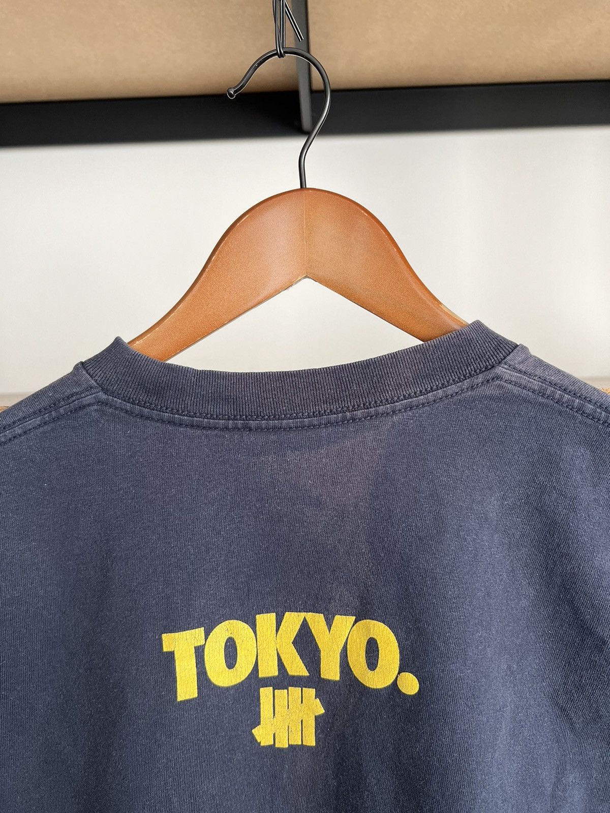Stussy Vintage 2000s Stussy Undefeated Play Dirty Tokyo T-shirt Size US S / EU 44-46 / 1 - 21 Thumbnail