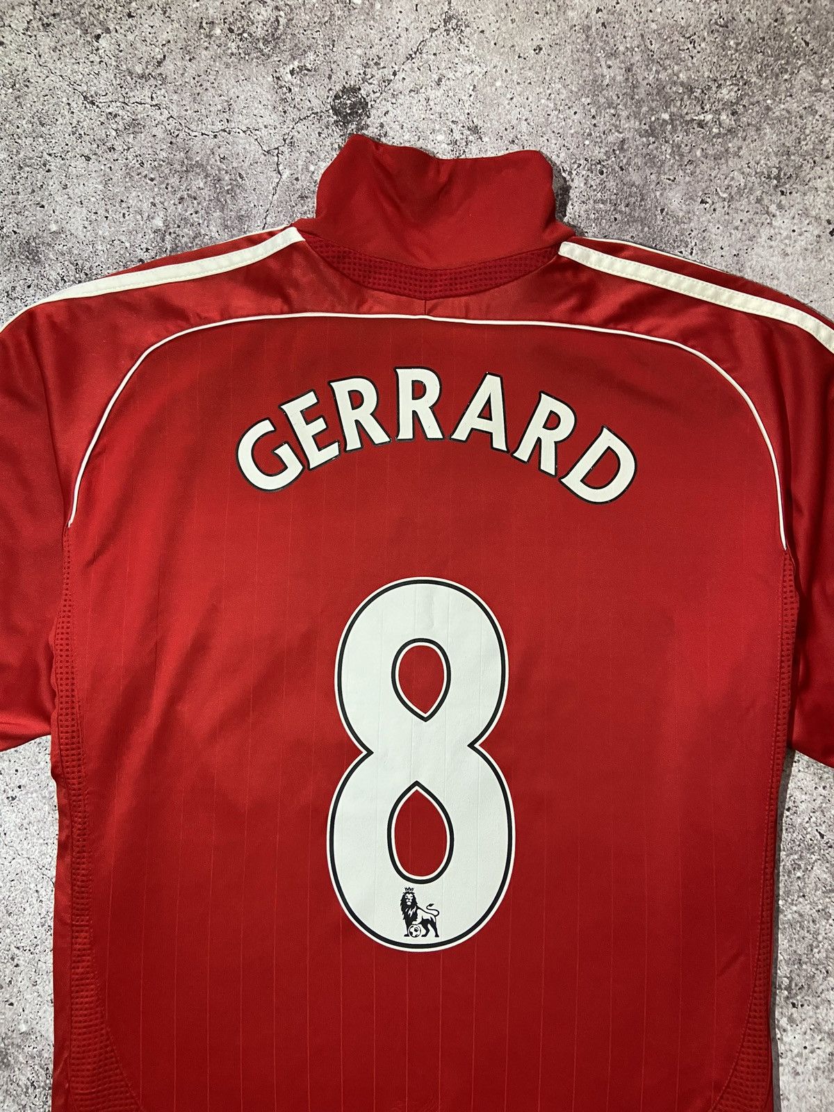 Vintage 💥Liverpool 2007 Gerrard #8 Vintage Player Jersey t-shirt‼️ Size US L / EU 52-54 / 3 - 4 Thumbnail