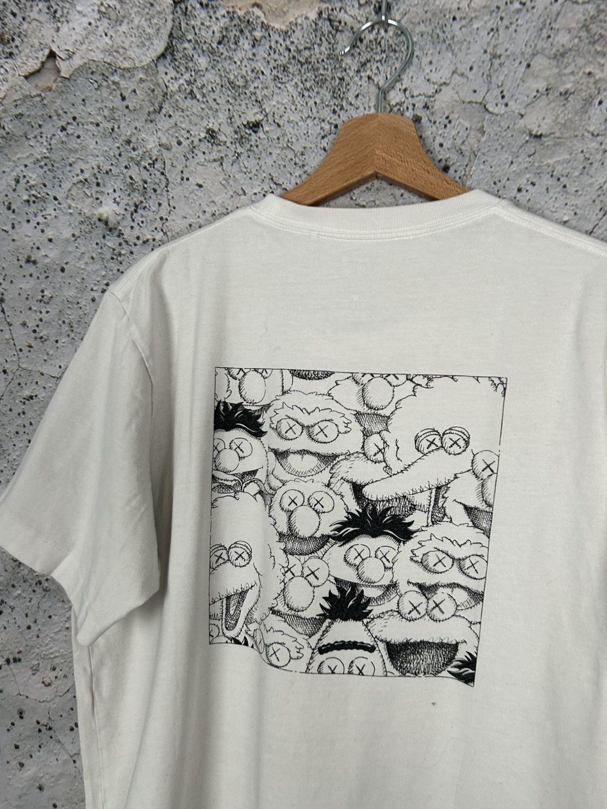 Uniqlo Uniqlo x Kaws Sesame Street Japanese Graphic Tee Streetwear Size US M / EU 48-50 / 2 - 4 Thumbnail