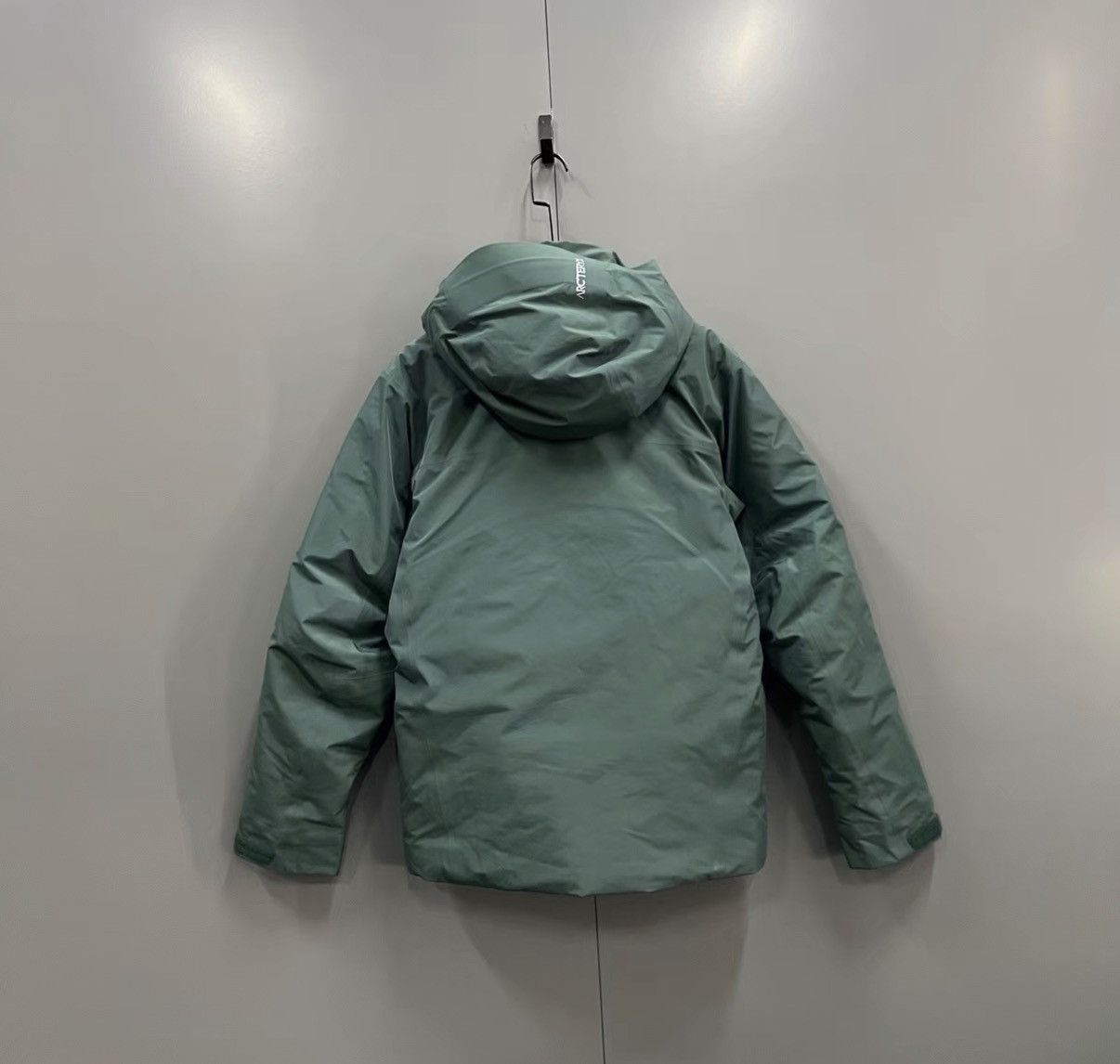 Arc'teryx Arc'teryx Logo Embroidered Hooded Windbreaker J41 Size US S / EU 44-46 / 1 - 2 Thumbnail