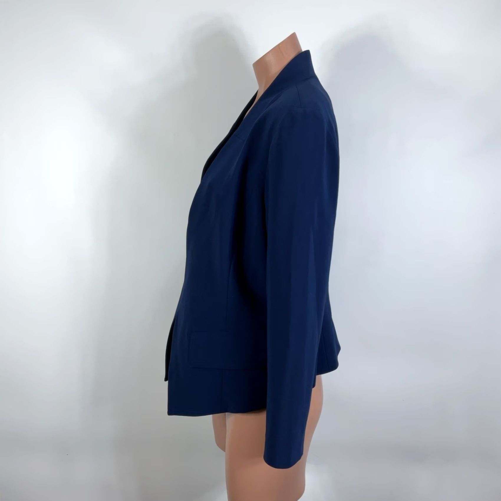 St. John St John Blazer 8 Navy Structured Short Open Front Light Shoulder Pads Triacetate Size 30" / US 8 / IT 44 - 7 Thumbnail