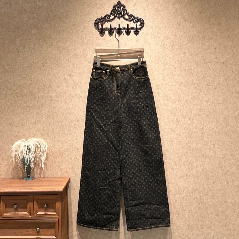 Louis Vuitton Louis Vuitton 25 FW new black and gold print full print wi Size US 36 / EU 52 - 1 Thumbnail