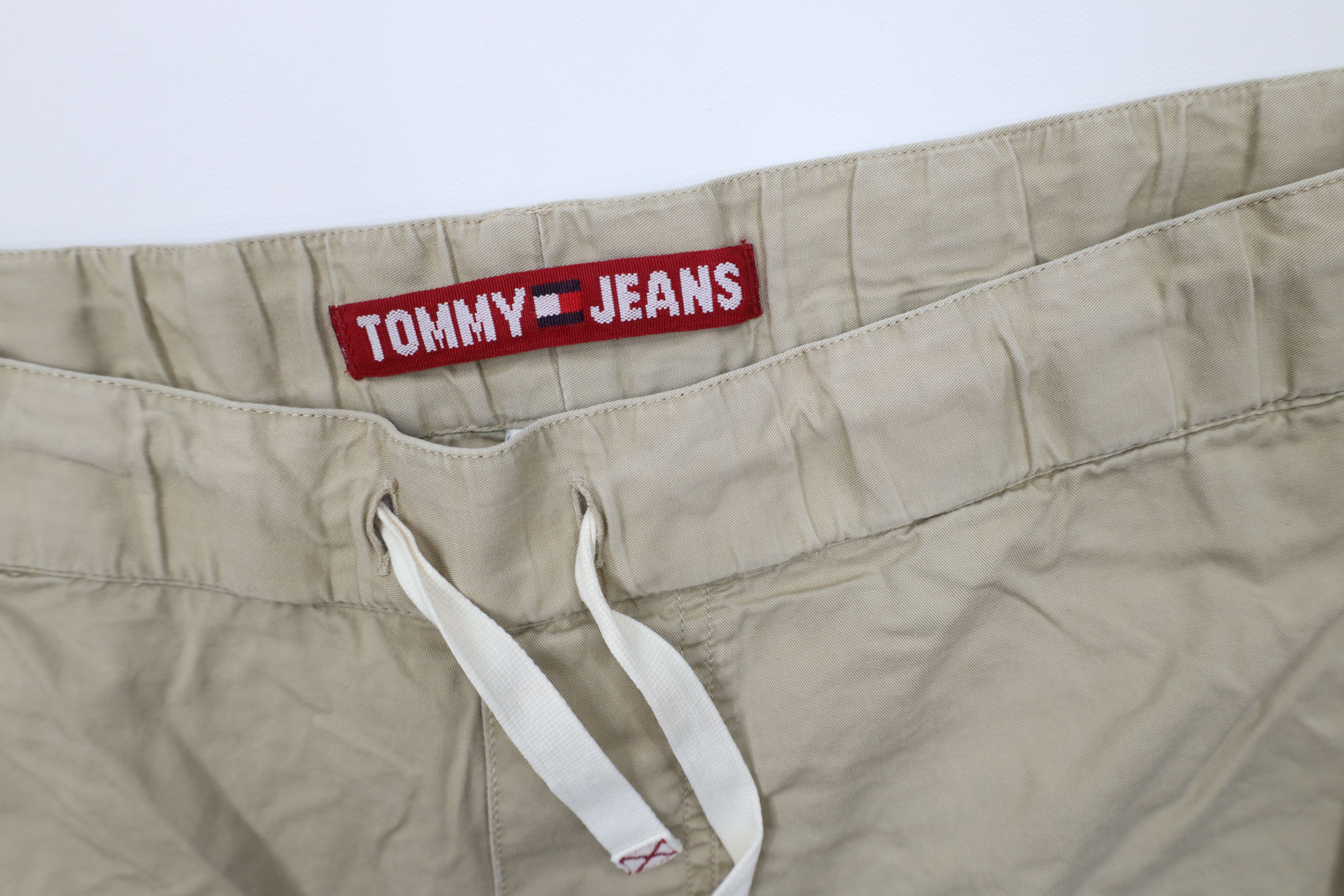 Tommy Hilfiger Vintage 90s Tommy Hilfiger Spell Baggy Cargo Shorts Khaki Size US 35 - 6 Thumbnail