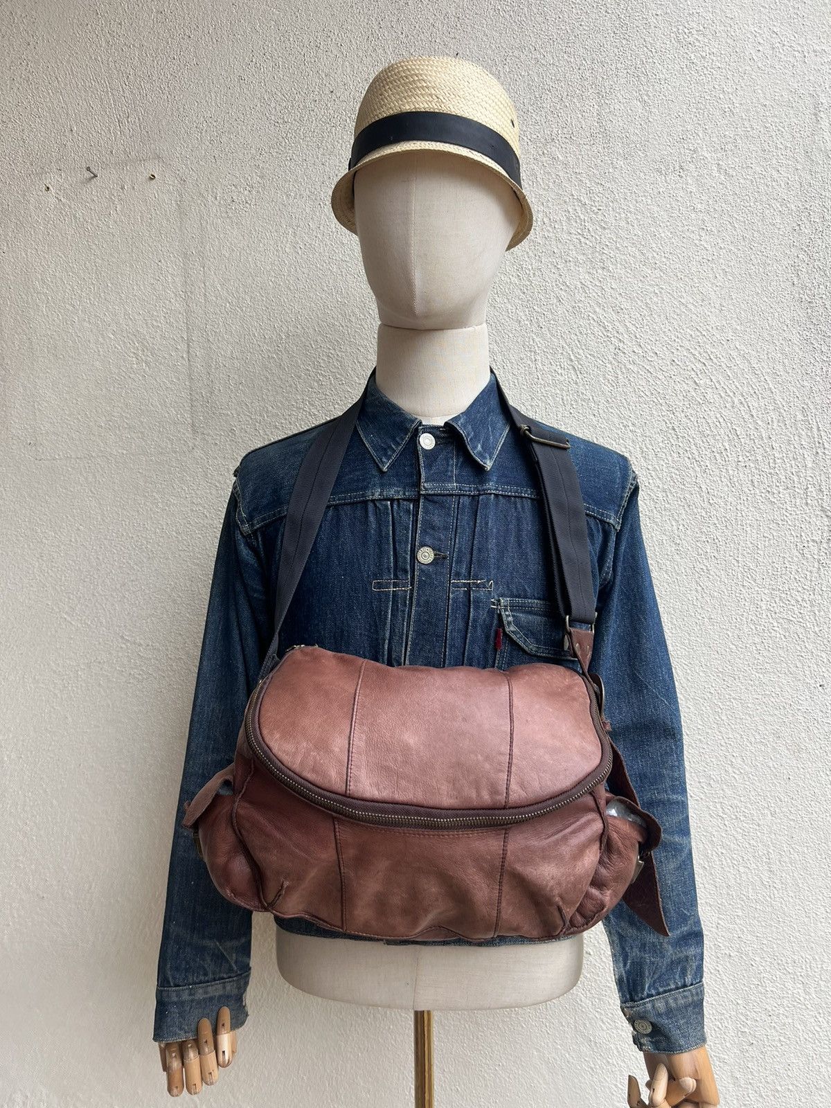 Leather Vintage Papillonner Japan Fade Patina Leather Messenger Bag Size ONE SIZE - 7 Thumbnail