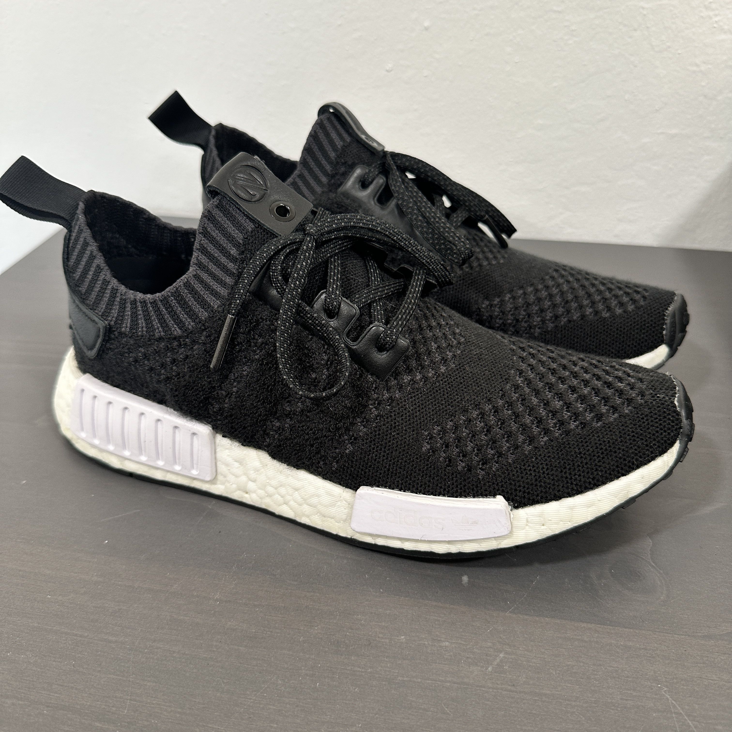 Adidas adidas x A Ma Maniere x Invincible NMD R2 S.E. US 7.5 VNDS Size US 7.5 / EU 40-41 - 1 Thumbnail