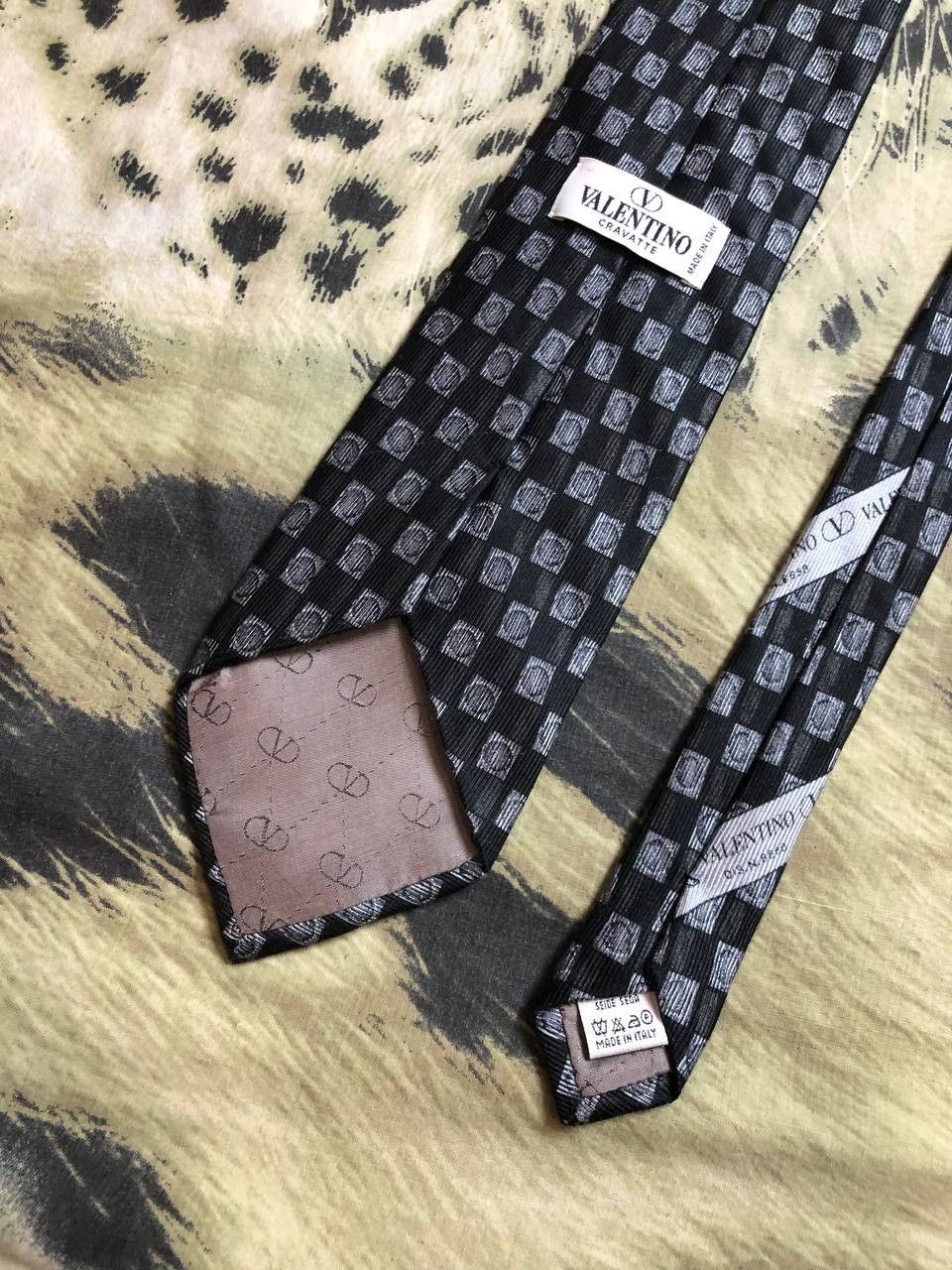 Valentino Valentino Cravatte Men's Luxury Silk Tie Size ONE SIZE - 12 Thumbnail