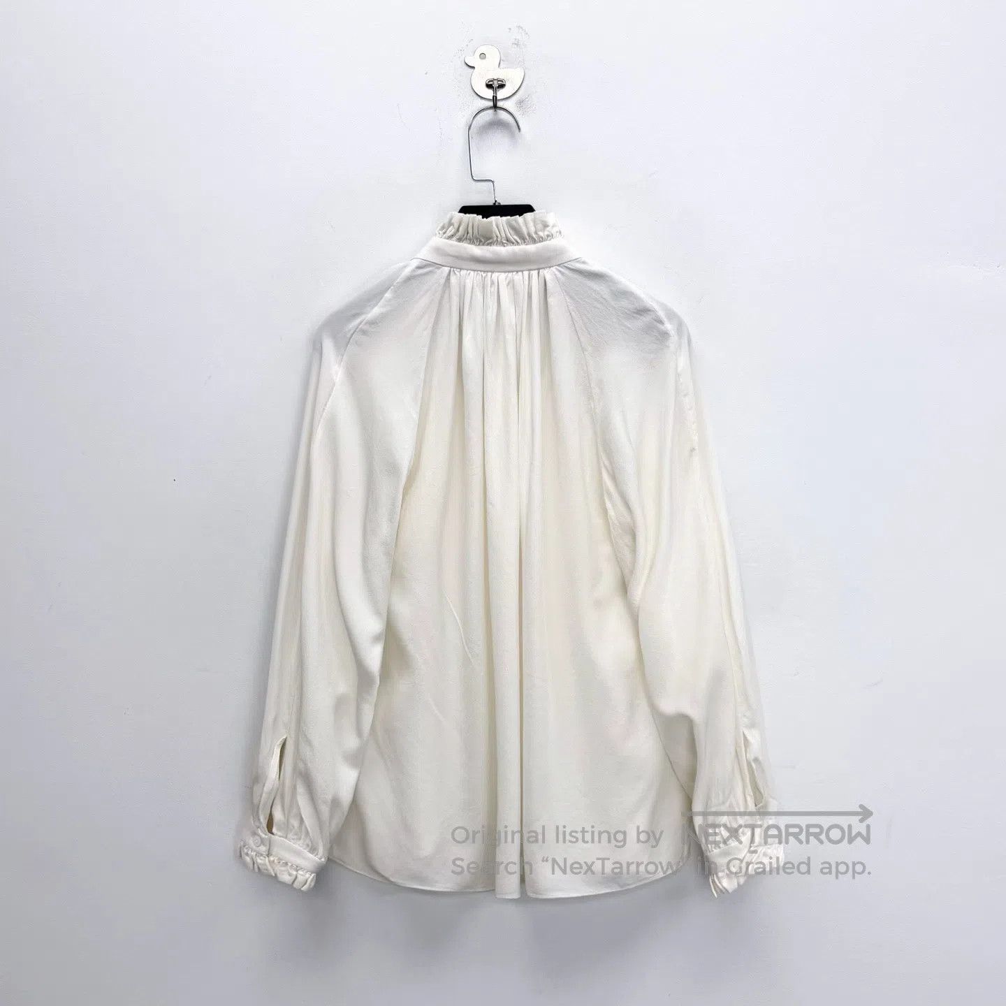 Louis Vuitton Louis Vuitton Metal Three-Flower Pendant Lace Mulberry Sil Size XS / US 0-2 / IT 36-38 - 2 Thumbnail