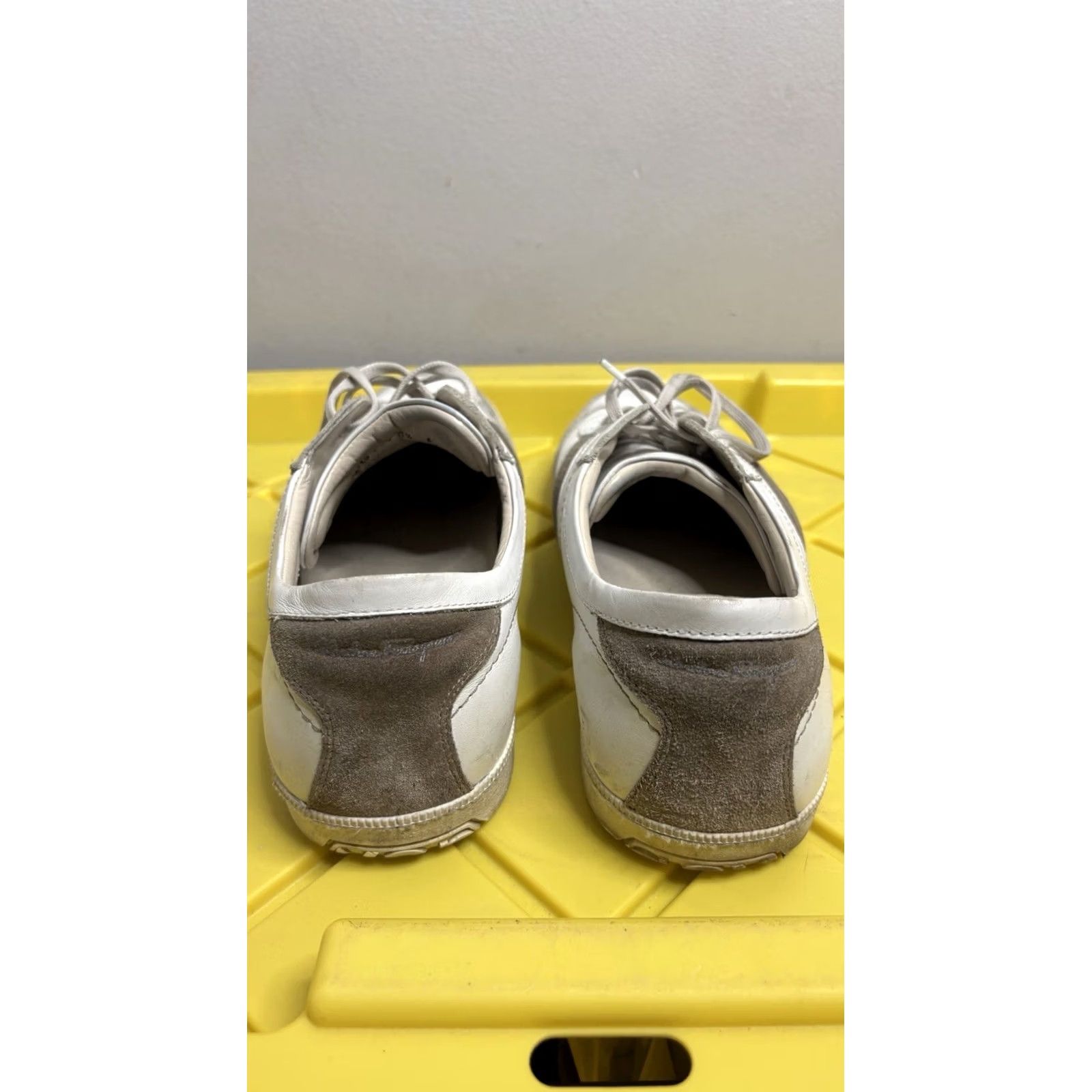 Vintage FERRAGAMO Men’s Achille Signature Leather Sneakers White Beige 11.5 M US S029 Size US 12 / EU 45 - 2 Thumbnail