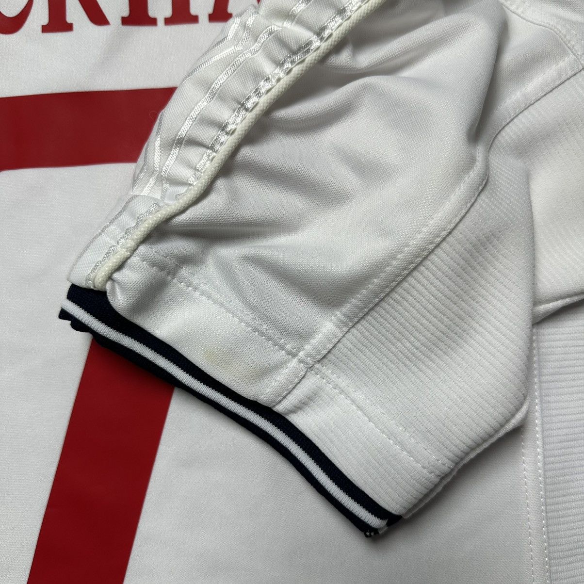 Umbro ENGLAND UMBRO 2000 EURO FOOTBALL HOME JERSEY #7 BECKHAM Size US XL / EU 56 / 4 - 11 Thumbnail