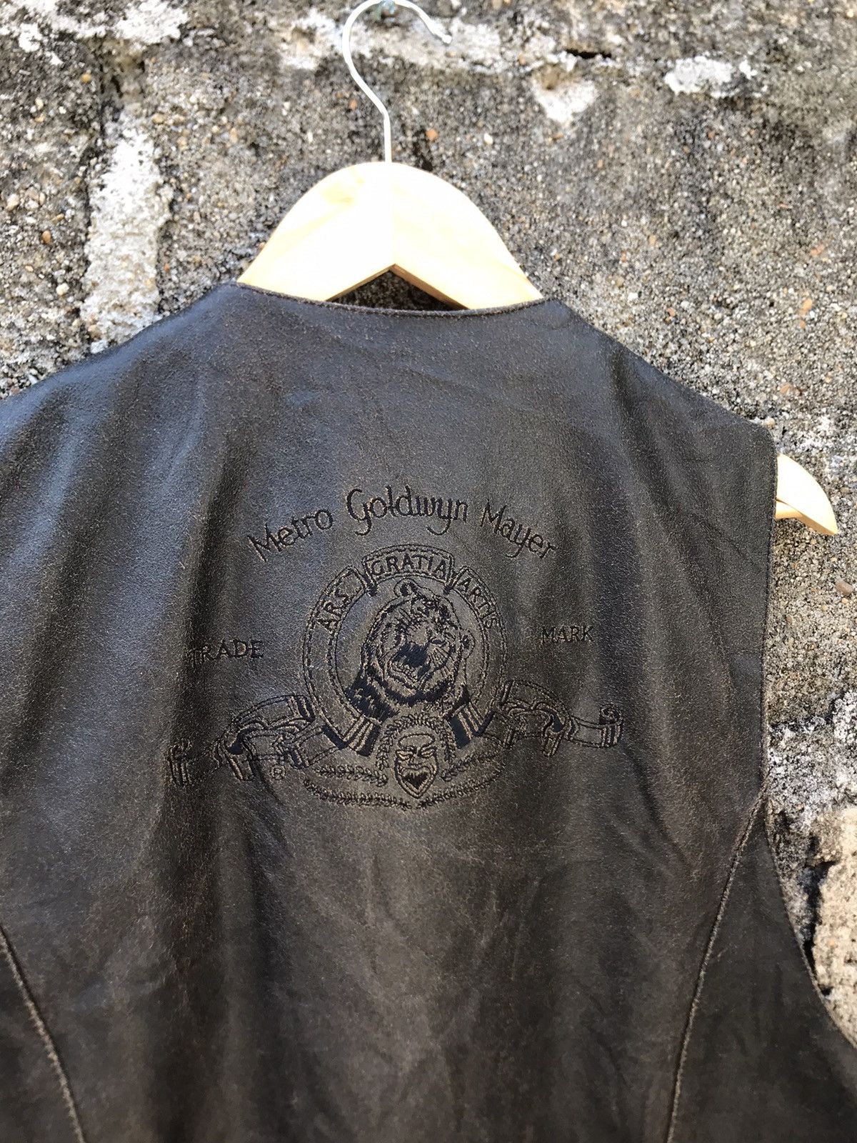 Leather × Universal Studios Vintage Metro Goldwyn Mayer Button Leather Vest Size US L / EU 52-54 / 3 - 15 Thumbnail