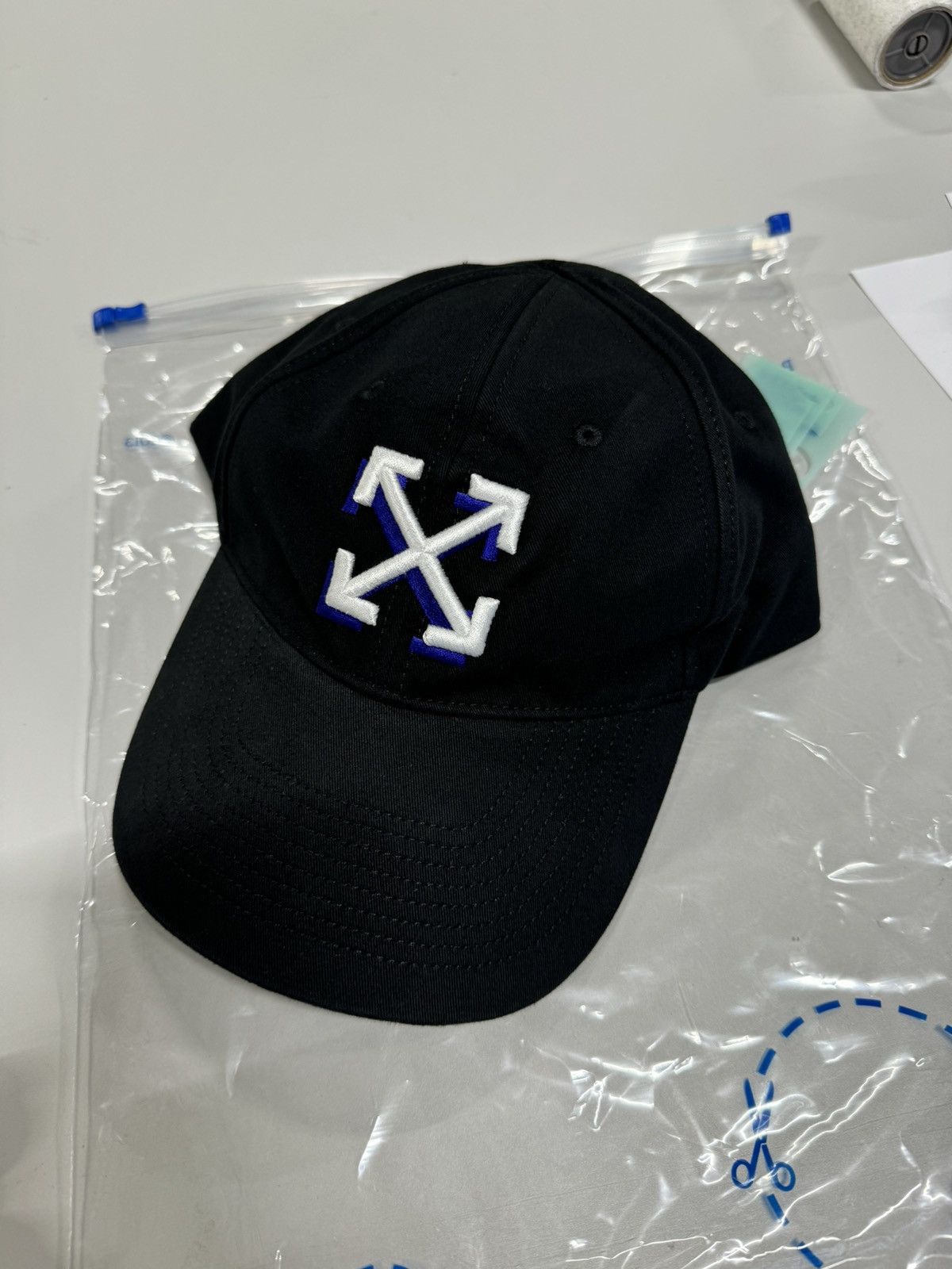 Off-White Off-White Arrow Embroidery Baseball Cap NEW 350$ Size ONE SIZE - 2 Thumbnail