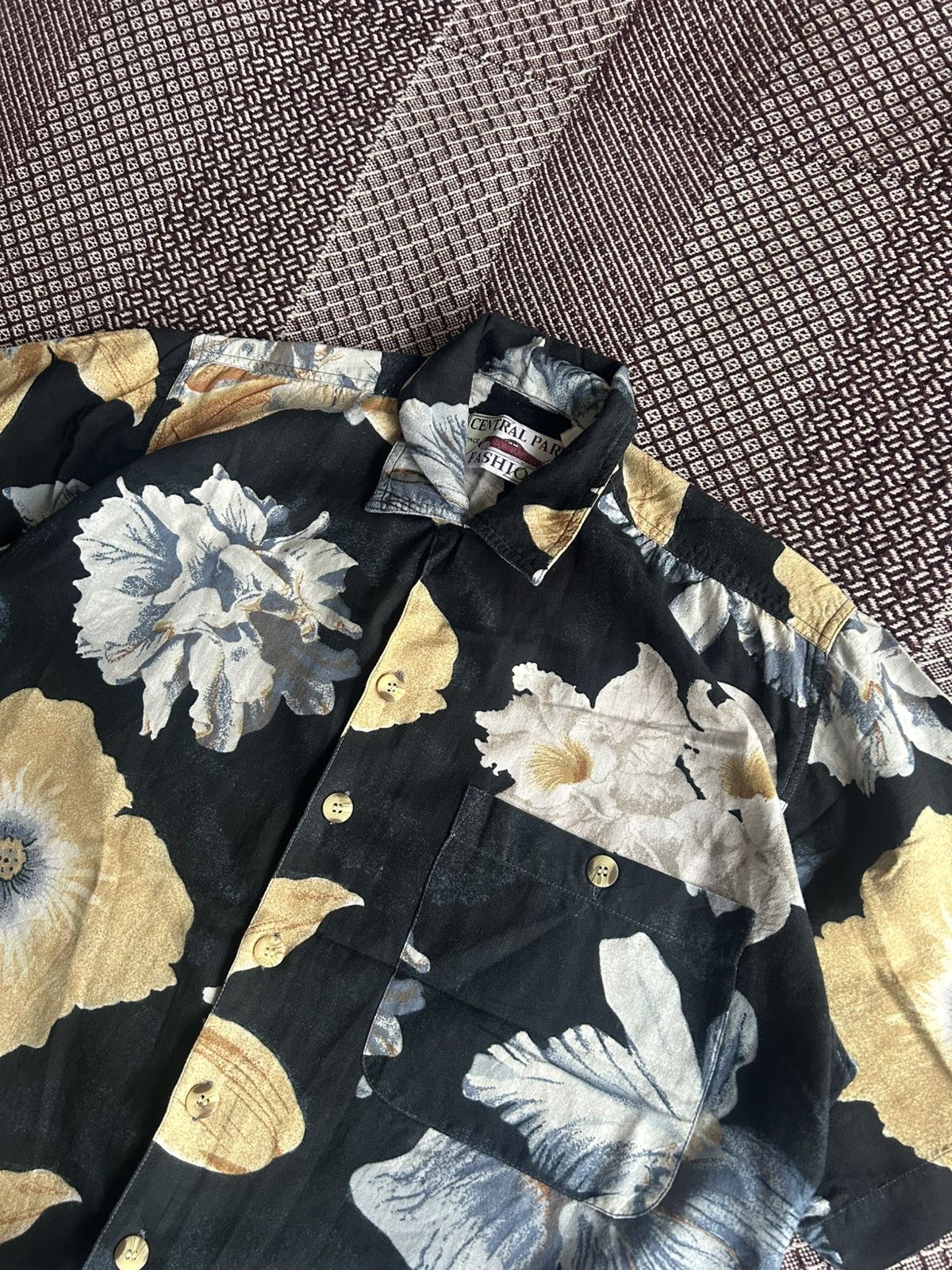 Vintage Vintage Central Park Hawaii Shirt Floral Pattern Size L / XL Size US L / EU 52-54 / 3 - 5 Thumbnail