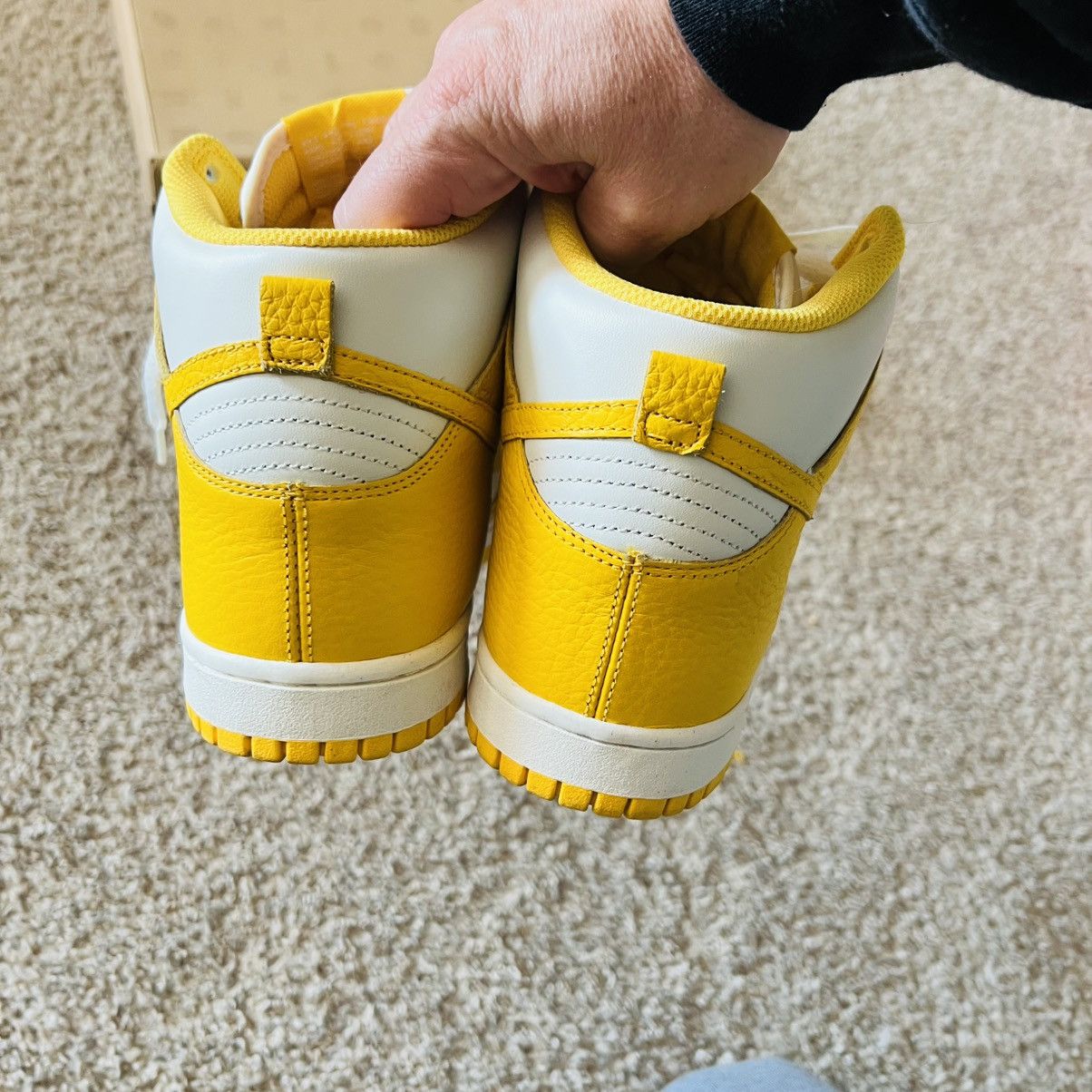 Nike 2011 2012 Nike Dunk High Varsity Maize Yellow Size US 8 / EU 41 - 3 Thumbnail