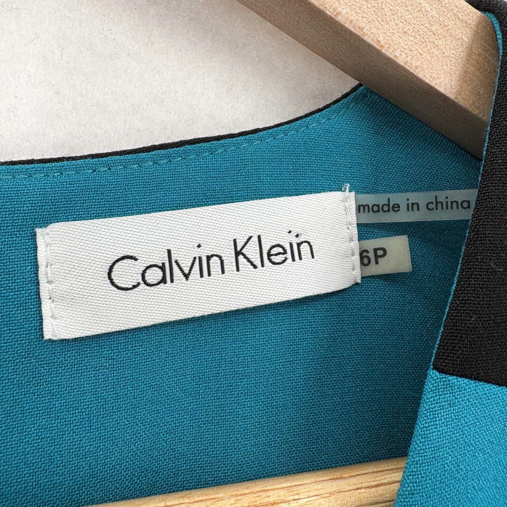 Calvin Klein Calvin Klein Dress Womens 6P Colorblock Sleeveless V-Neck Sheath NWT Blue Black 6P Petite Womens Knee Length Dress Size M / US 6-8 / IT 42-44 - 3 Thumbnail