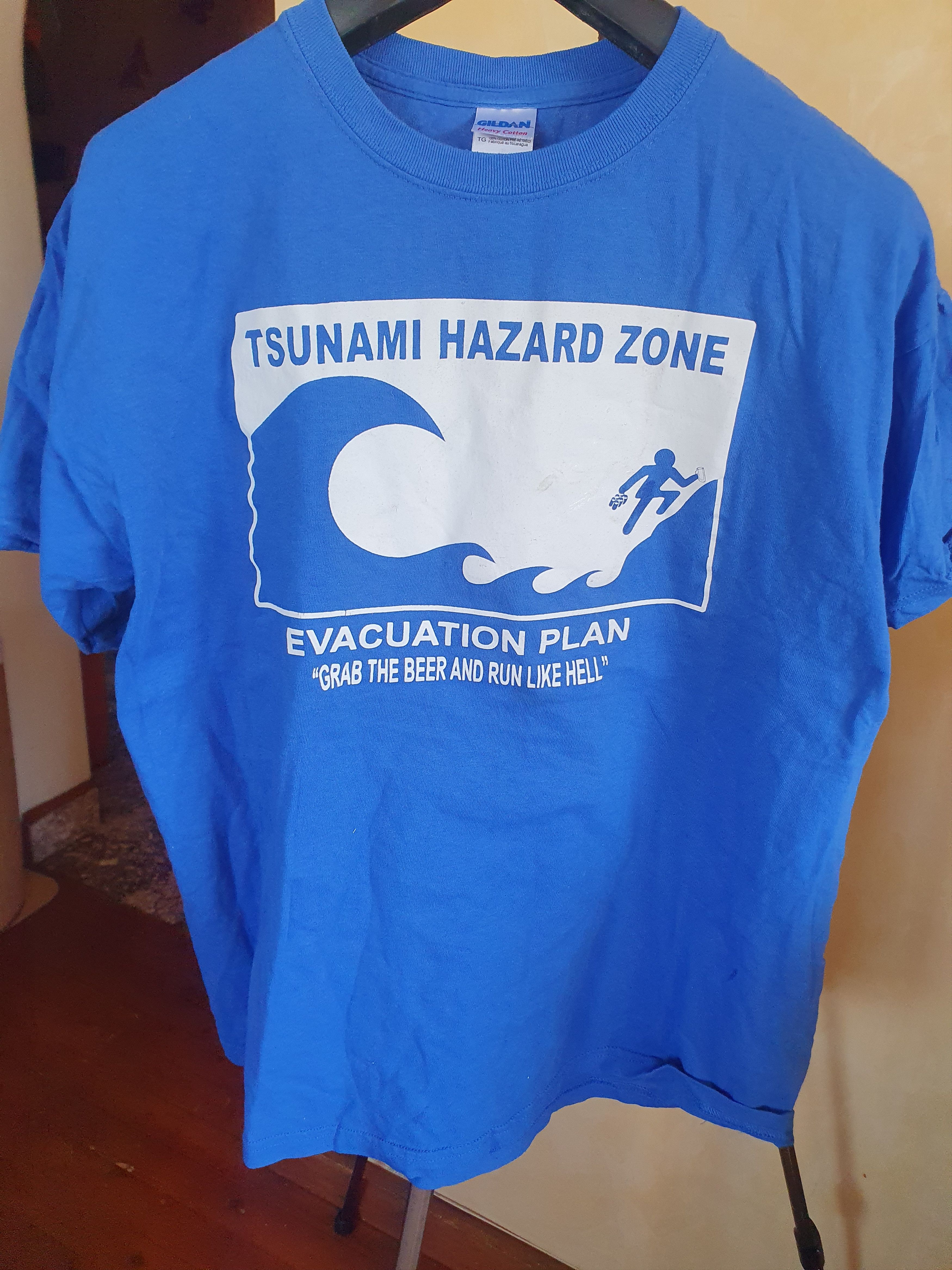 Gildan Tsunami Hazard Zone - Grab A Beer And Run t-shirt sz XL Size US XL / EU 56 / 4 - 3 Thumbnail