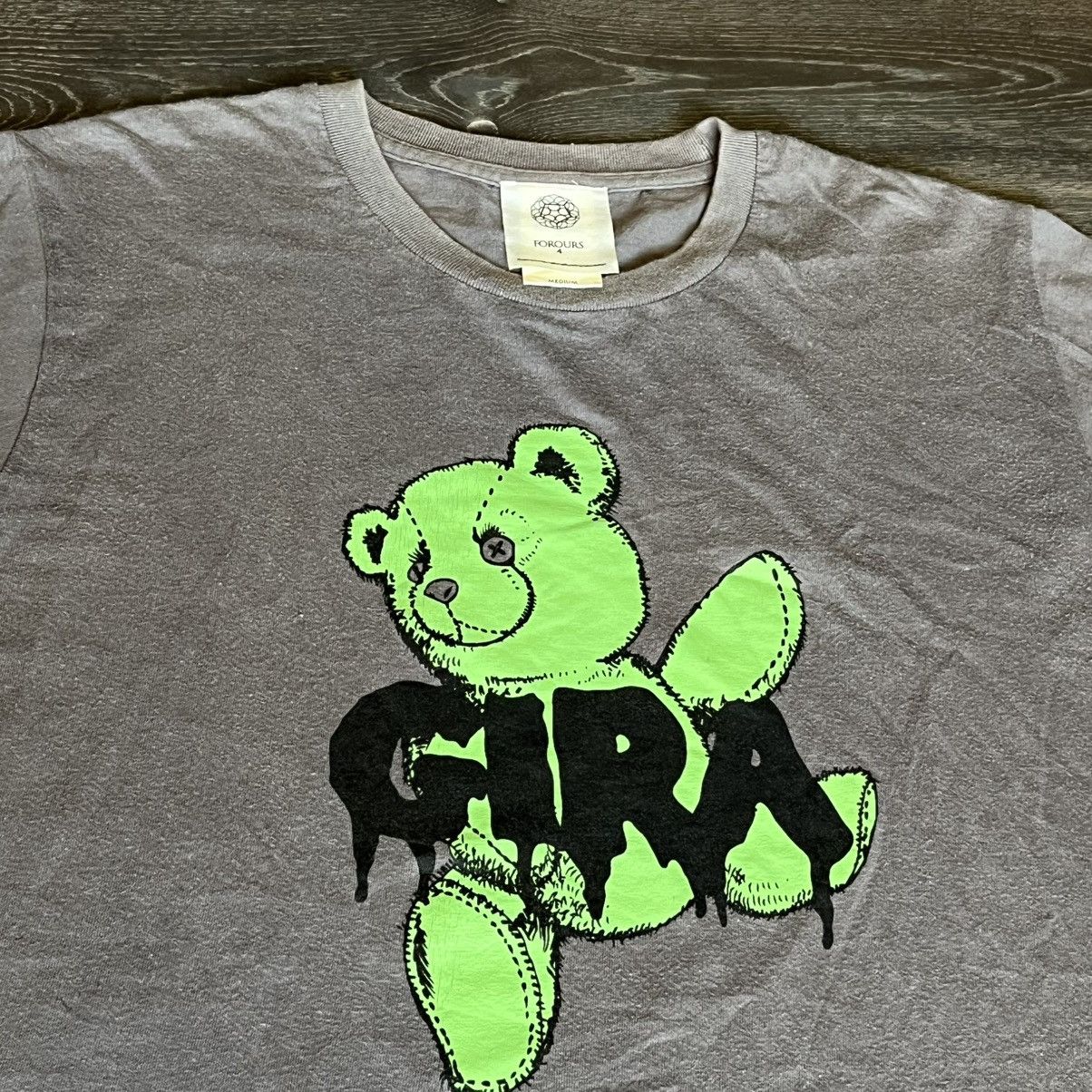 Jun Takahashi FOROURS Undercover Gyakusou Kira Bear Graphic Logo Tee Shirt Size US M / EU 48-50 / 2 - 2 Thumbnail