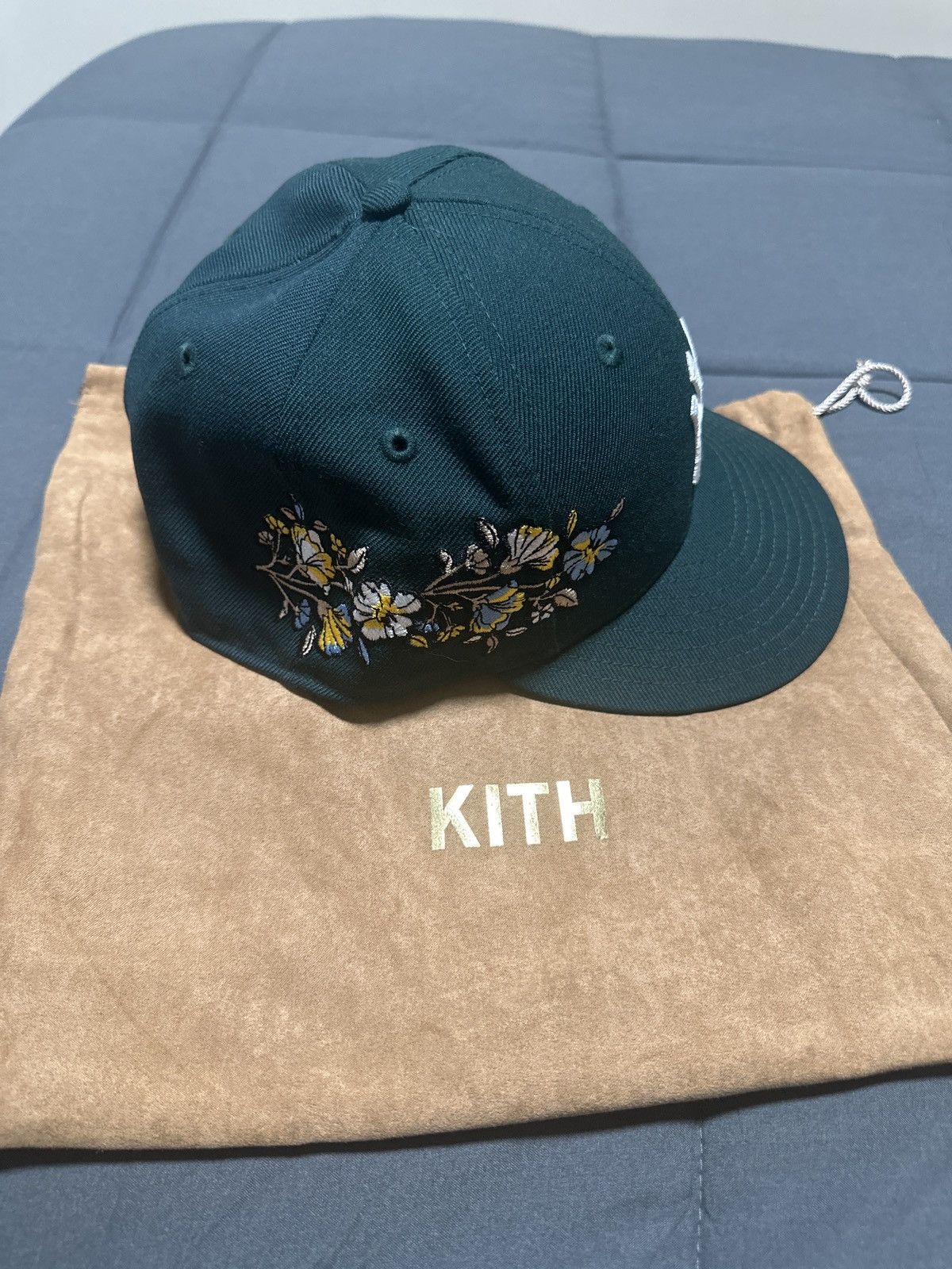 KITH hotsell REVERSIBLE TYE DYE Stars Bucket Hat