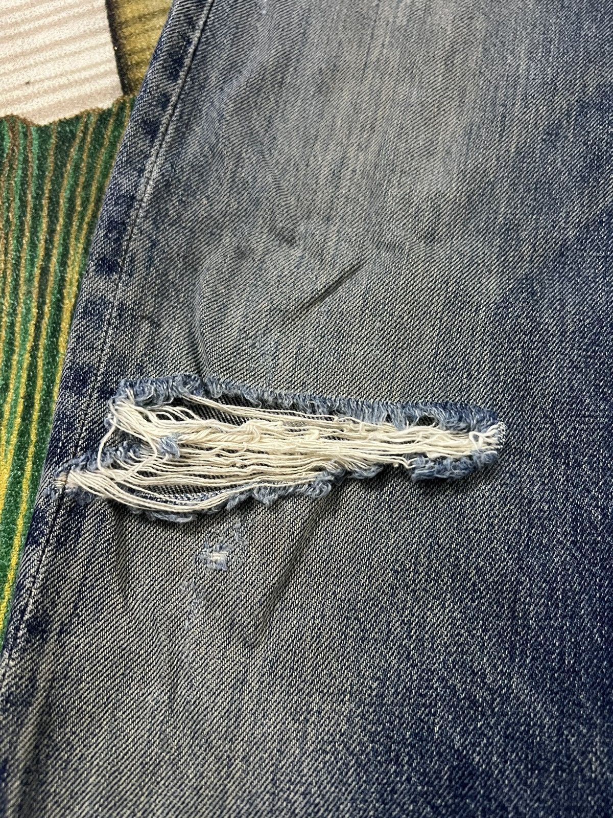 Levi's VINTAGE LEVIS 501 BIG E DISTRESSED JEANS Size US 28 / EU 44 - 4 Thumbnail
