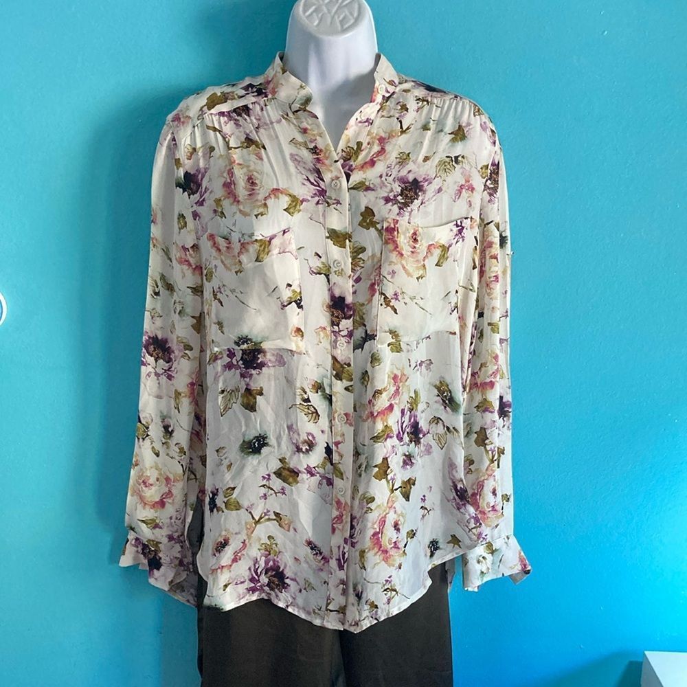 Haute Hippie Haute Hippie Womens Size XS Floral Cream Silk Button Up Blou Size XS / US 0-2 / IT 36-38 - 1 Thumbnail