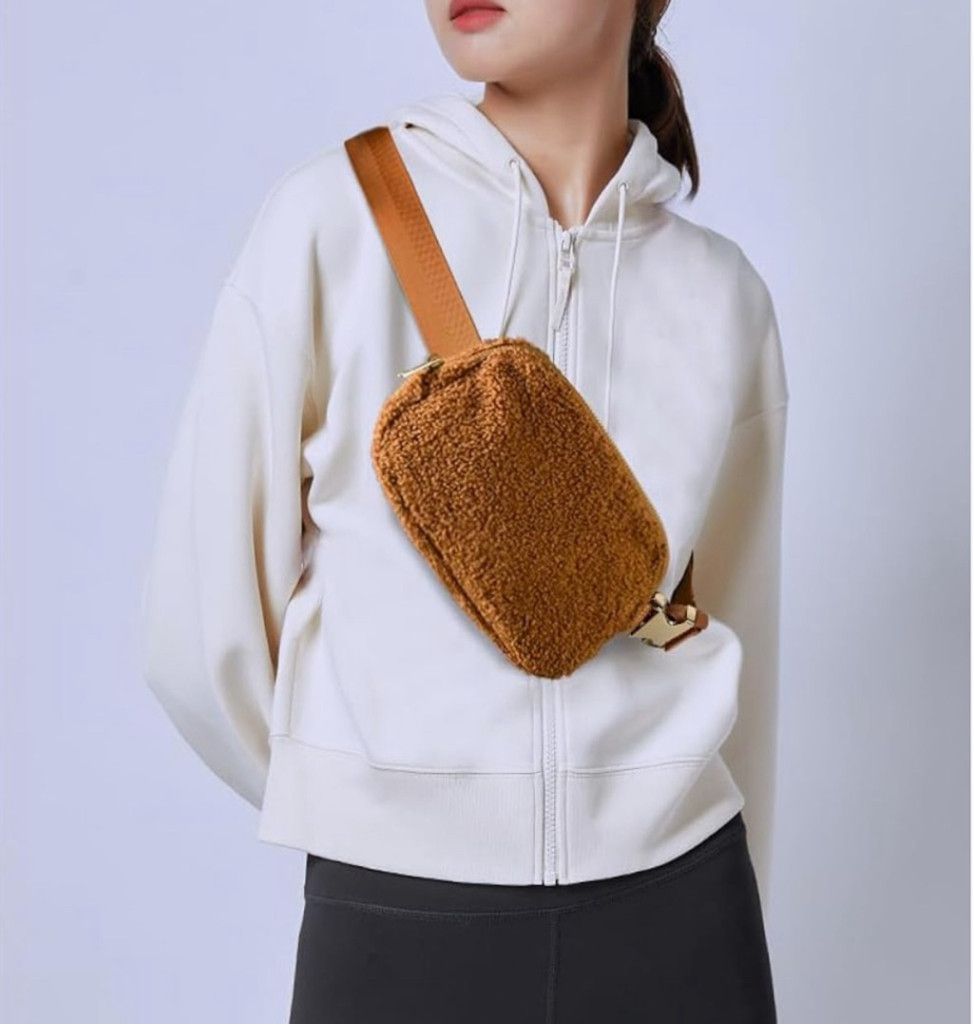 The Unbranded Brand NWOT Sherpa Fleece Belt Bag Gold Hardware Crossbody Brown Size ONE SIZE - 1 Thumbnail