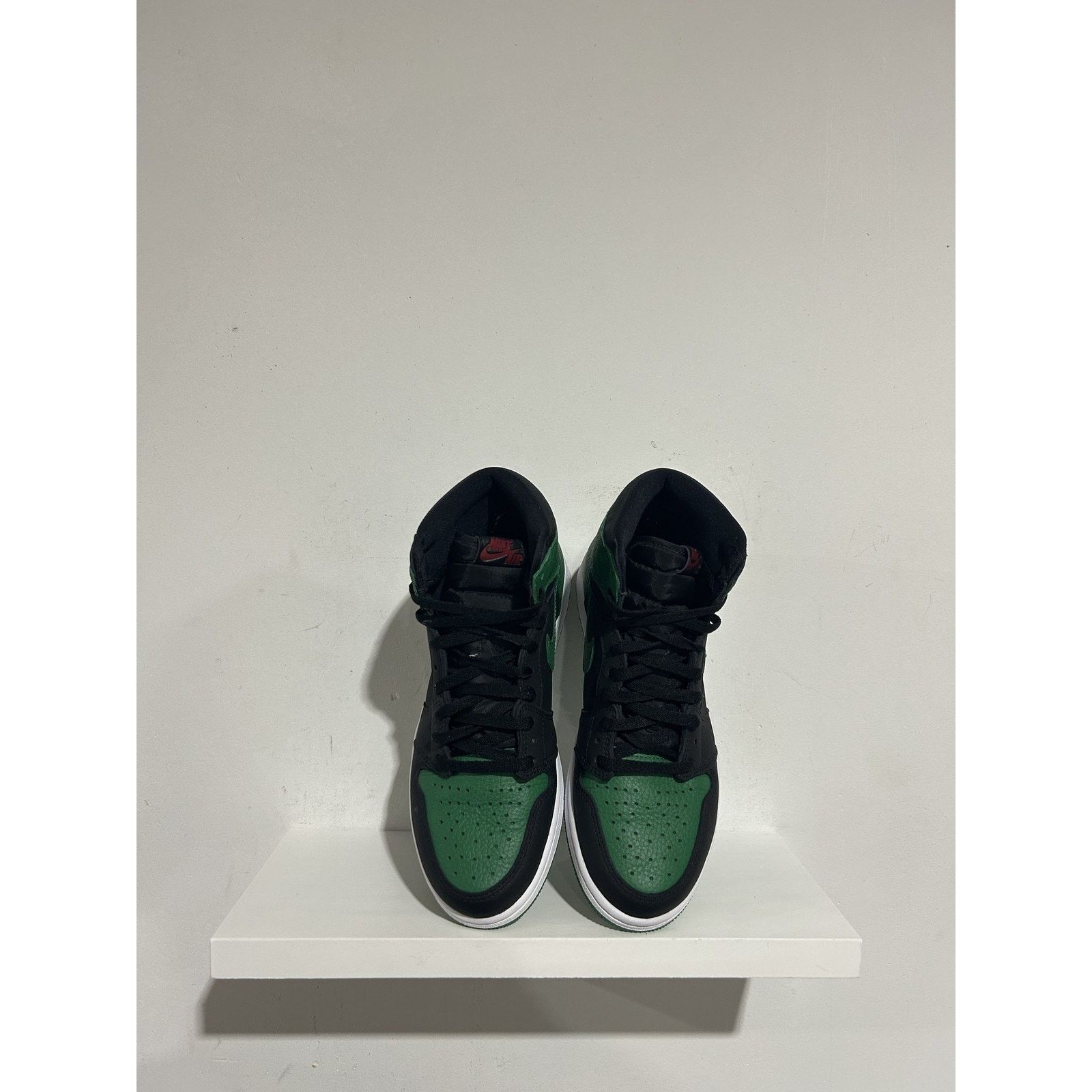 Jordan Brand Jordan 1 Pine Green Size 9.5 Preowned Size US 9.5 / EU 42-43 - 4 Thumbnail