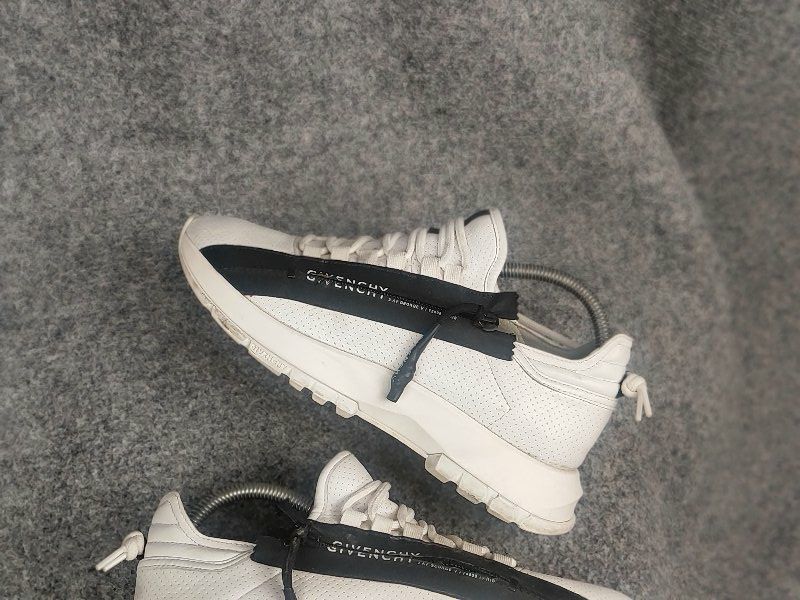 Givenchy Givenchy spectre runner sneakers leather Logo Zip Shoes Size US 8.5 / IT 38.5 - 2 Thumbnail