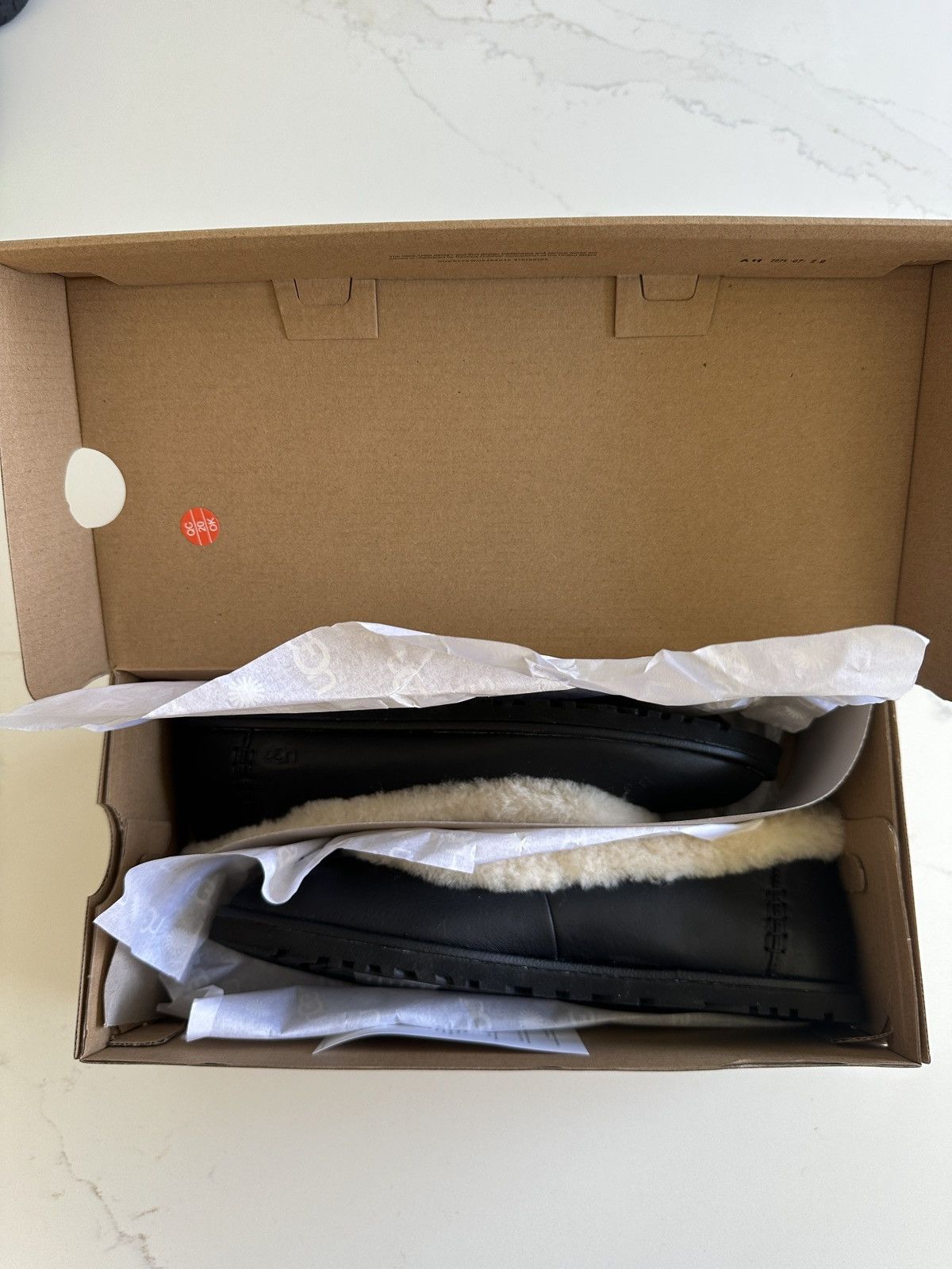 Ugg UGG Zora Leather Ballet Flat - 8.5 (Womens) Size US 8.5 / IT 38.5 - 7 Thumbnail