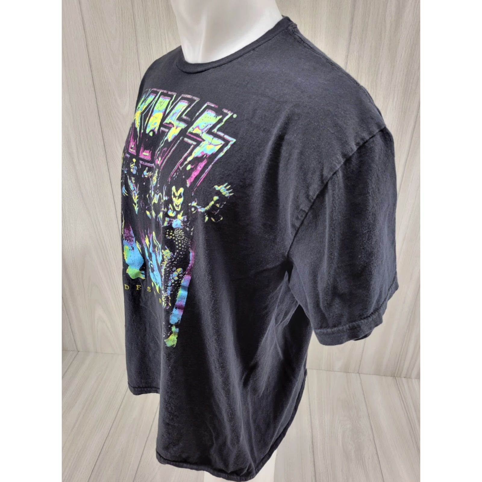 Vintage KISS Destroyer T-Shirt XL Black Neon Distressed Logo Crew Neck Short Sleeve Men Size US XL / EU 56 / 4 - 6 Thumbnail
