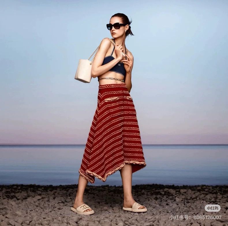 Chanel Chanel Red irregular knitted skirt Size 42" / US 20 - 8 Thumbnail