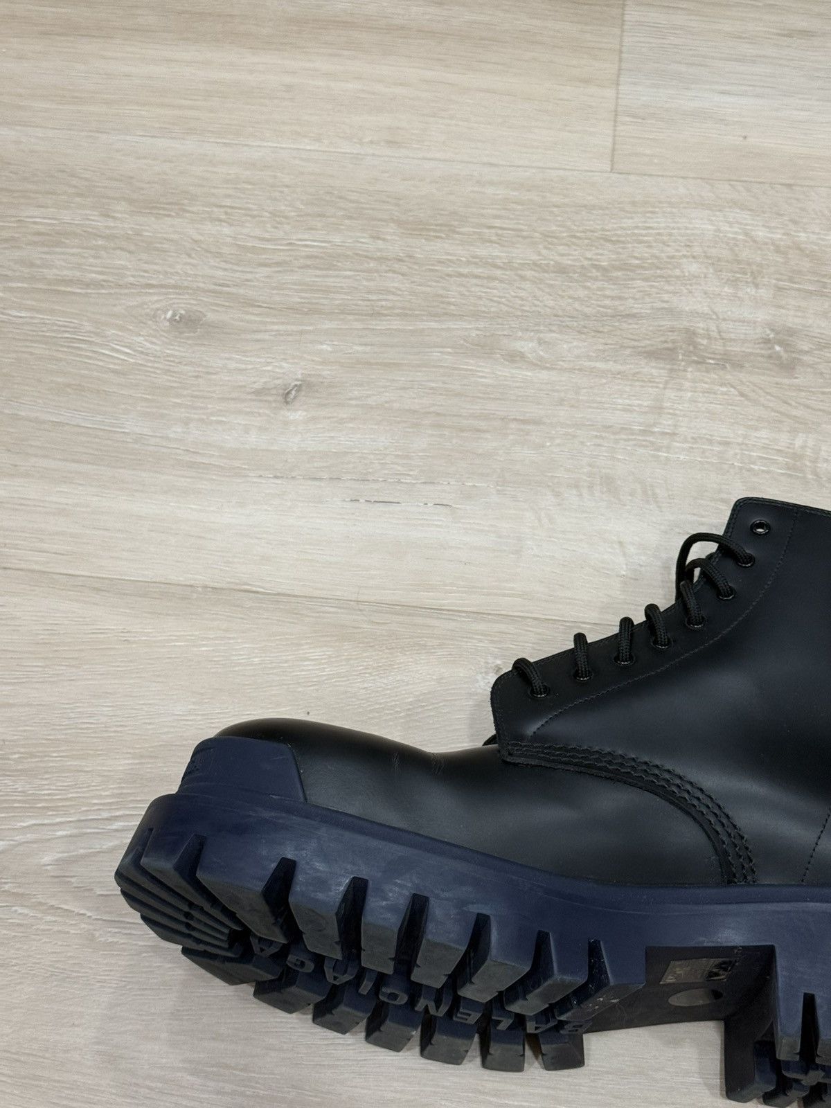 Balenciaga Balenciaga Strike Boots Size US 11 / EU 44 - 15 Thumbnail