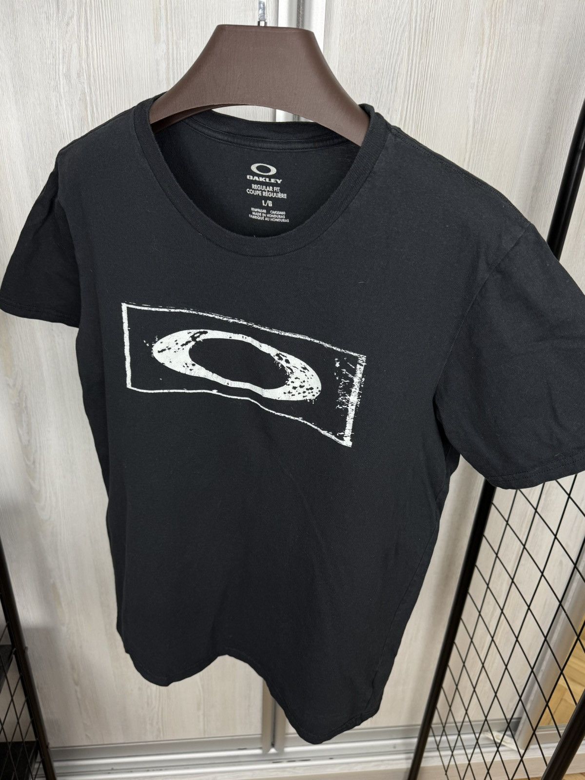 Oakley Oakley vintage big logo black tee shirt Size US L / EU 52-54 / 3 - 6 Thumbnail